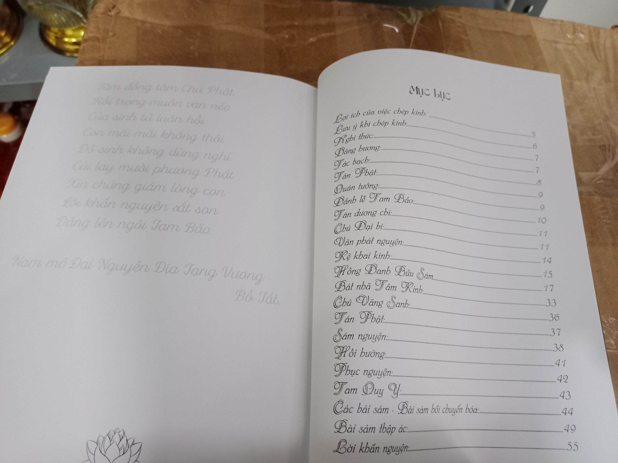 Vở chép kinh in mờ Hồng Danh Sám hối