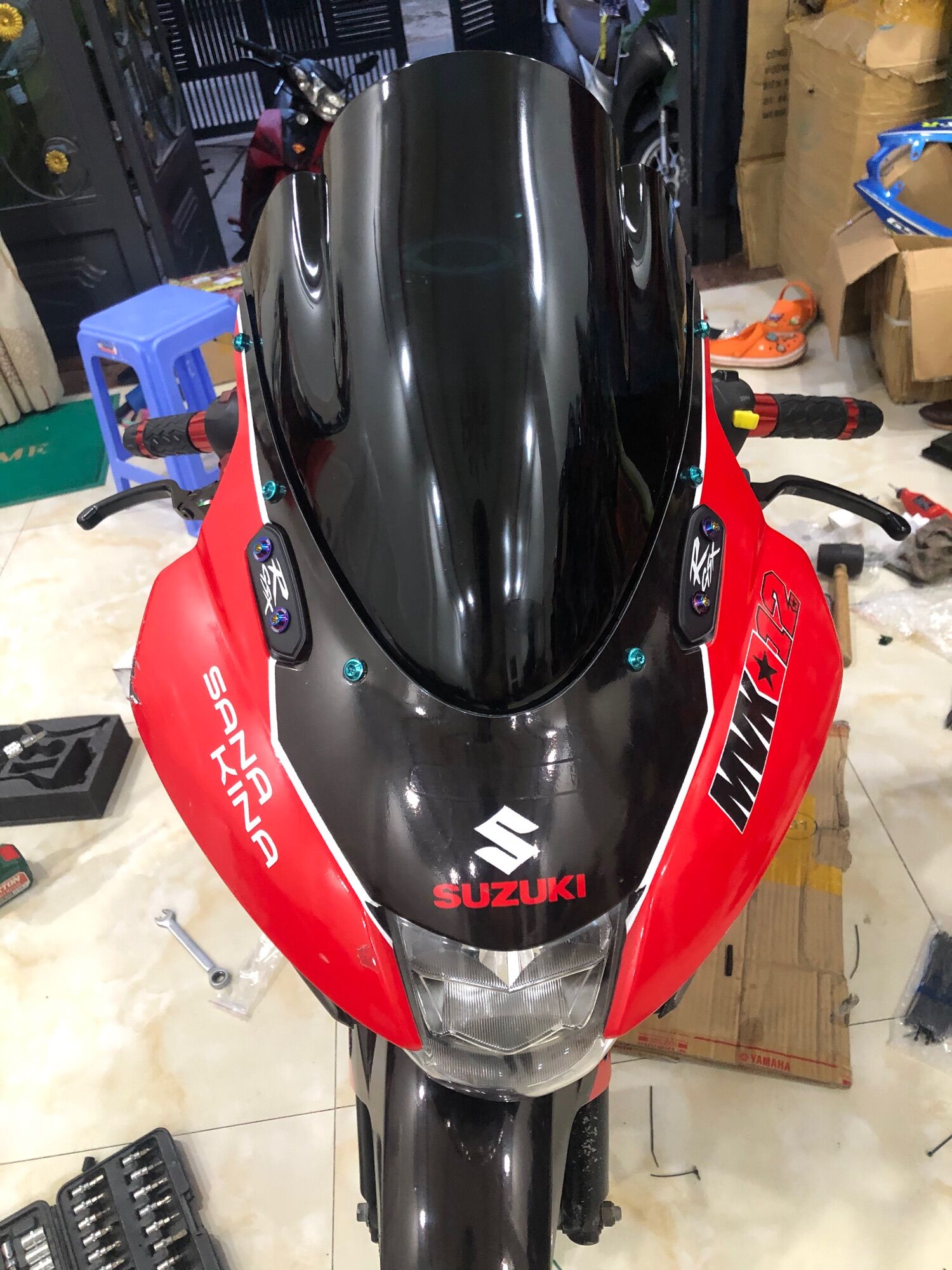Kính chắn gió độ GSX150R - tem Puig (vui lòng xem chi tiết)