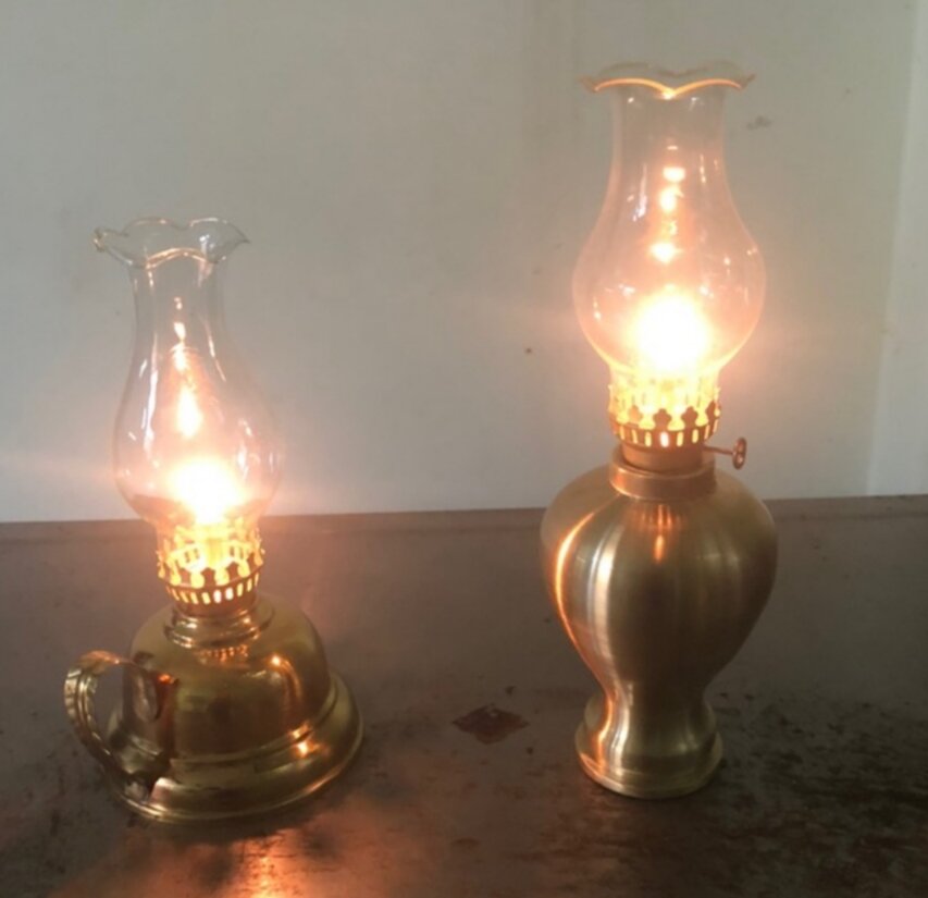 Đèn dầu bằng đồng 23 cm
