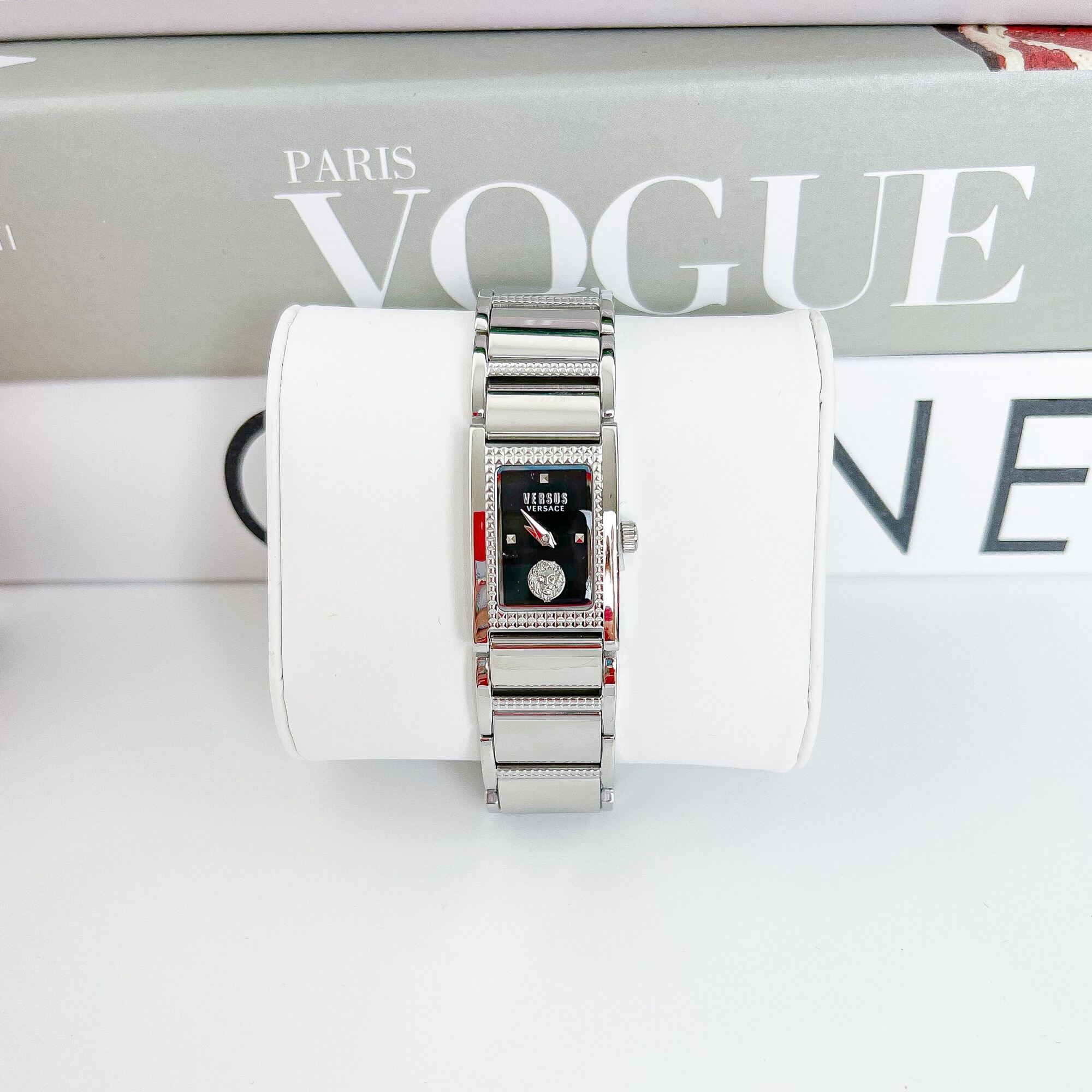 Đồng hồ nữ Versus dây thép không gỉ