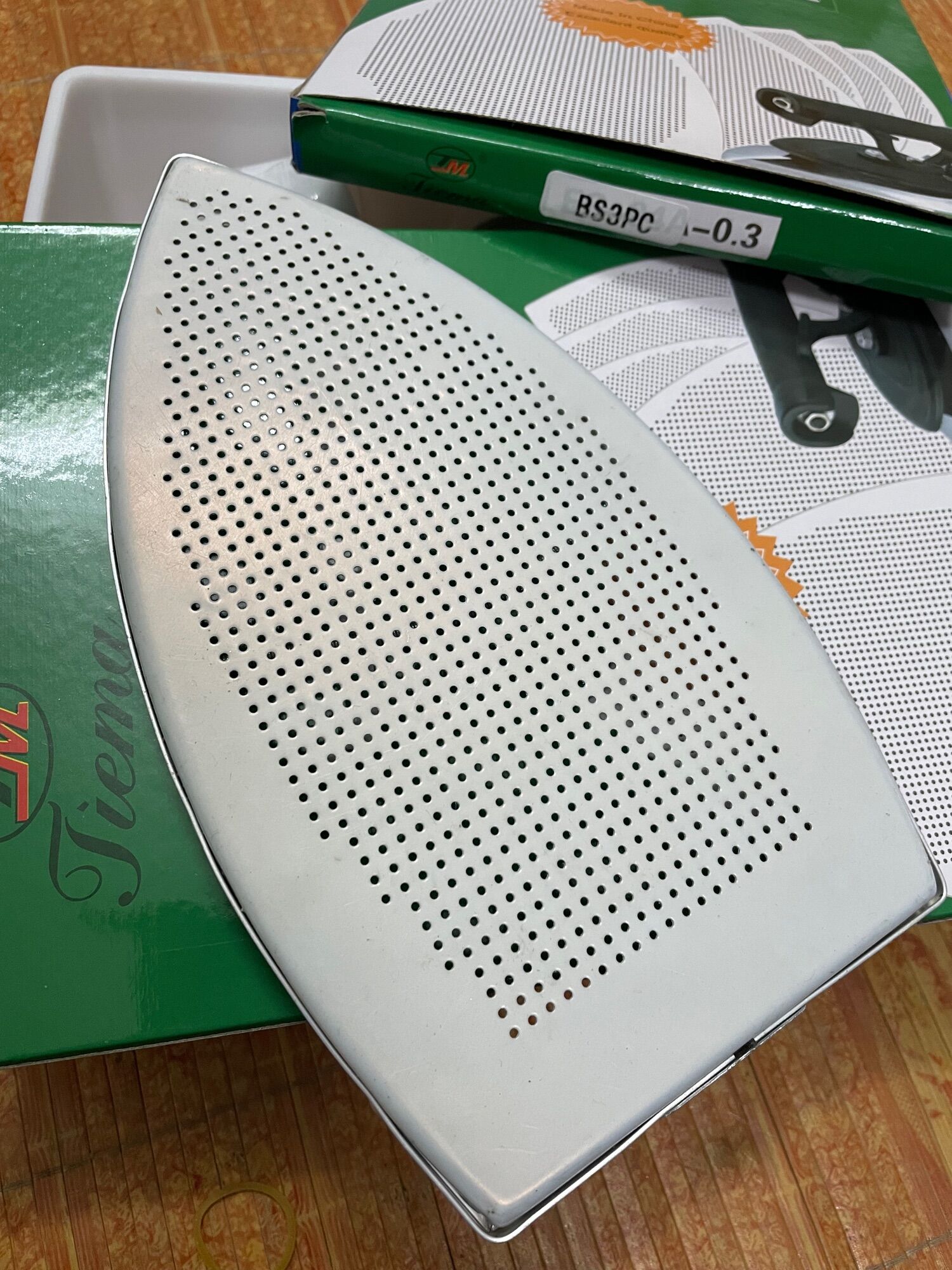 Tất là BS-3PC, mặt nạ bàn ủi công nghiệp