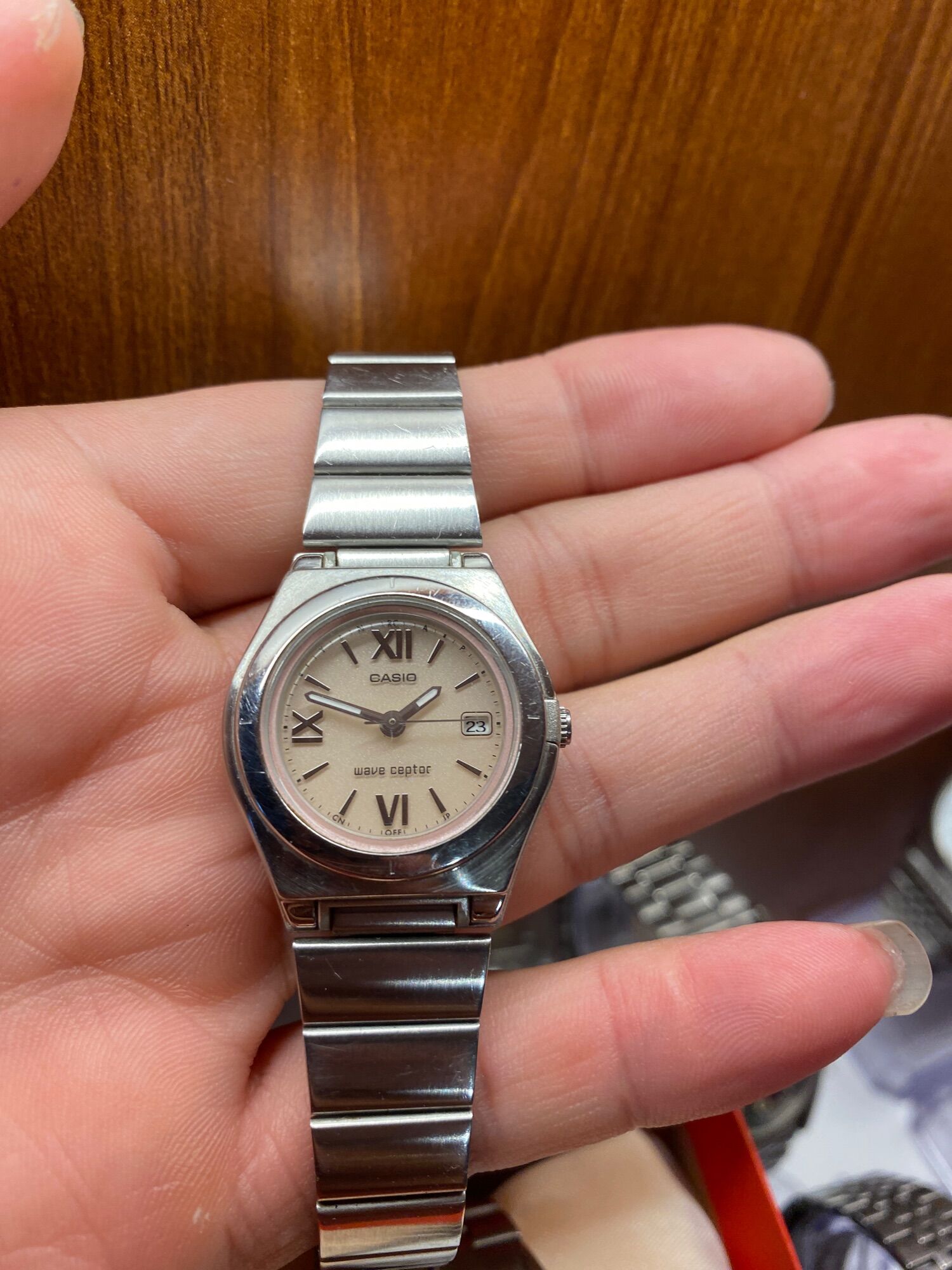 Đồng hồ nữ hiệu Casio wave captor solar, đồng hồ năng lượng mặt trời , tự động lấy lại giờ , pin tích năng lượng