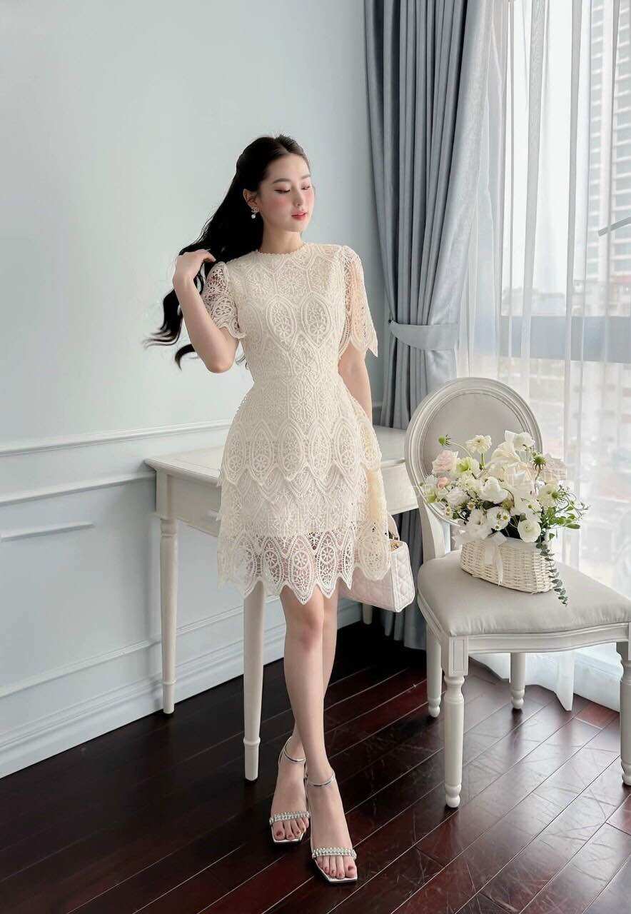 Đầm ren dự tiệc cổ tròn xinh xắn