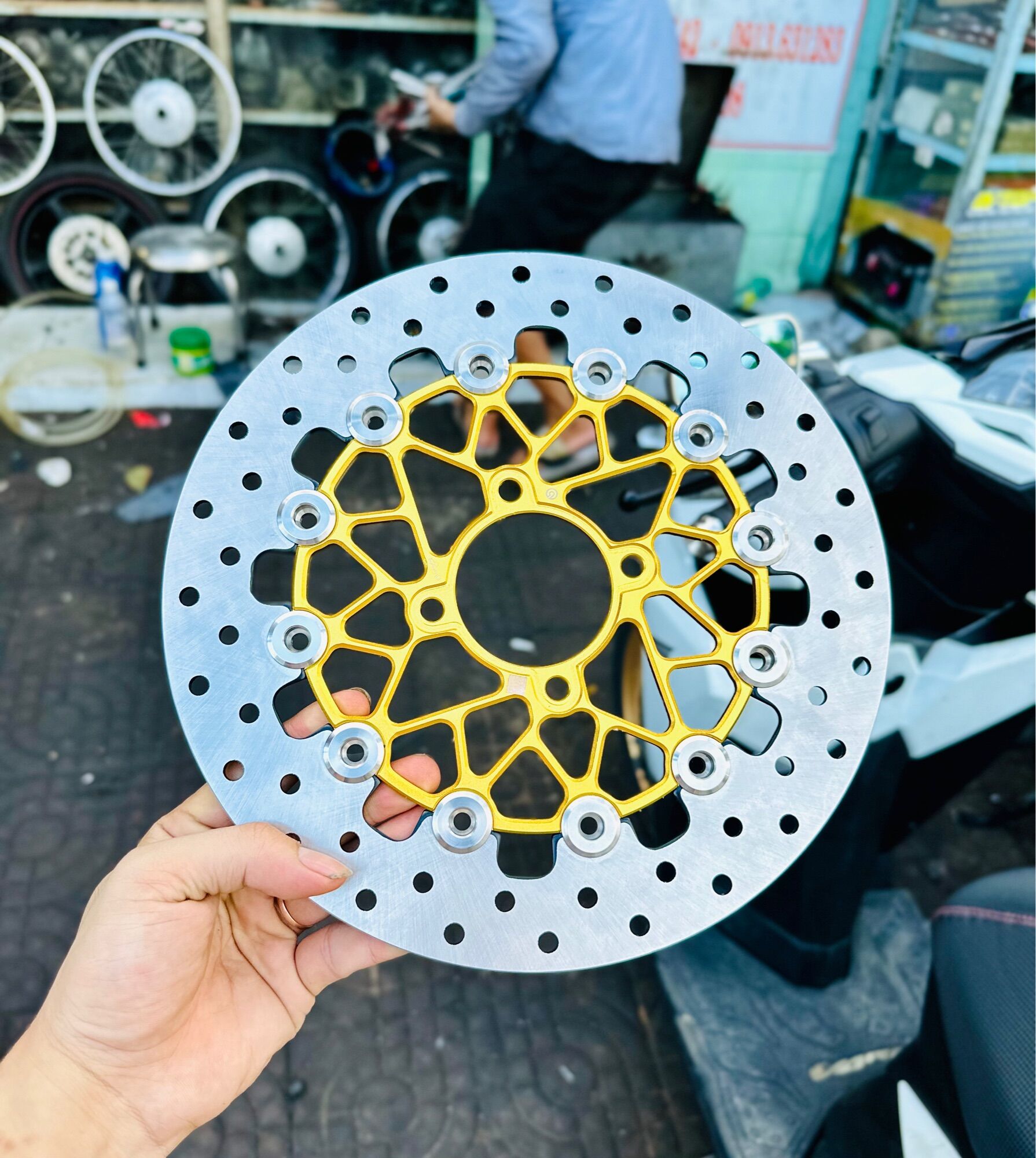 Đĩa thắng brembo 267mm 12 khoen inox 304