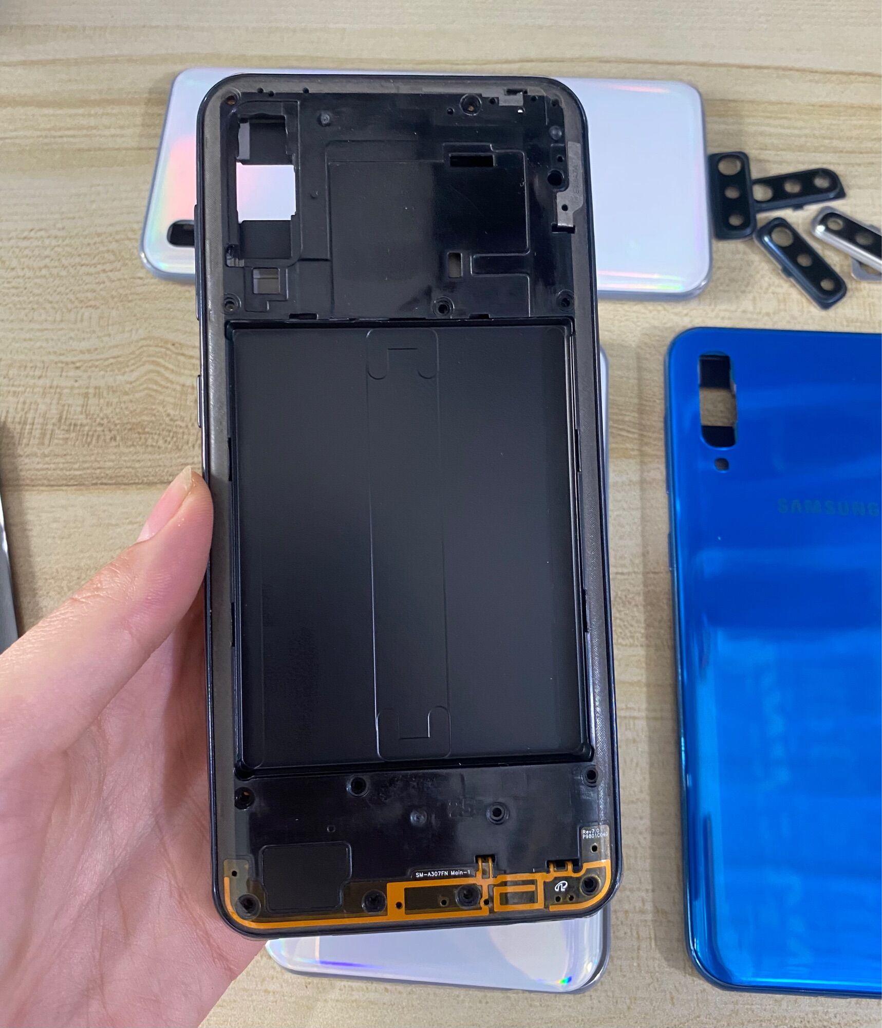 BỘ VỎ + SƯỜN SAMSUNG A50 ZIN HÀNG CAO CẤP ( Kèm Kính Camera )
