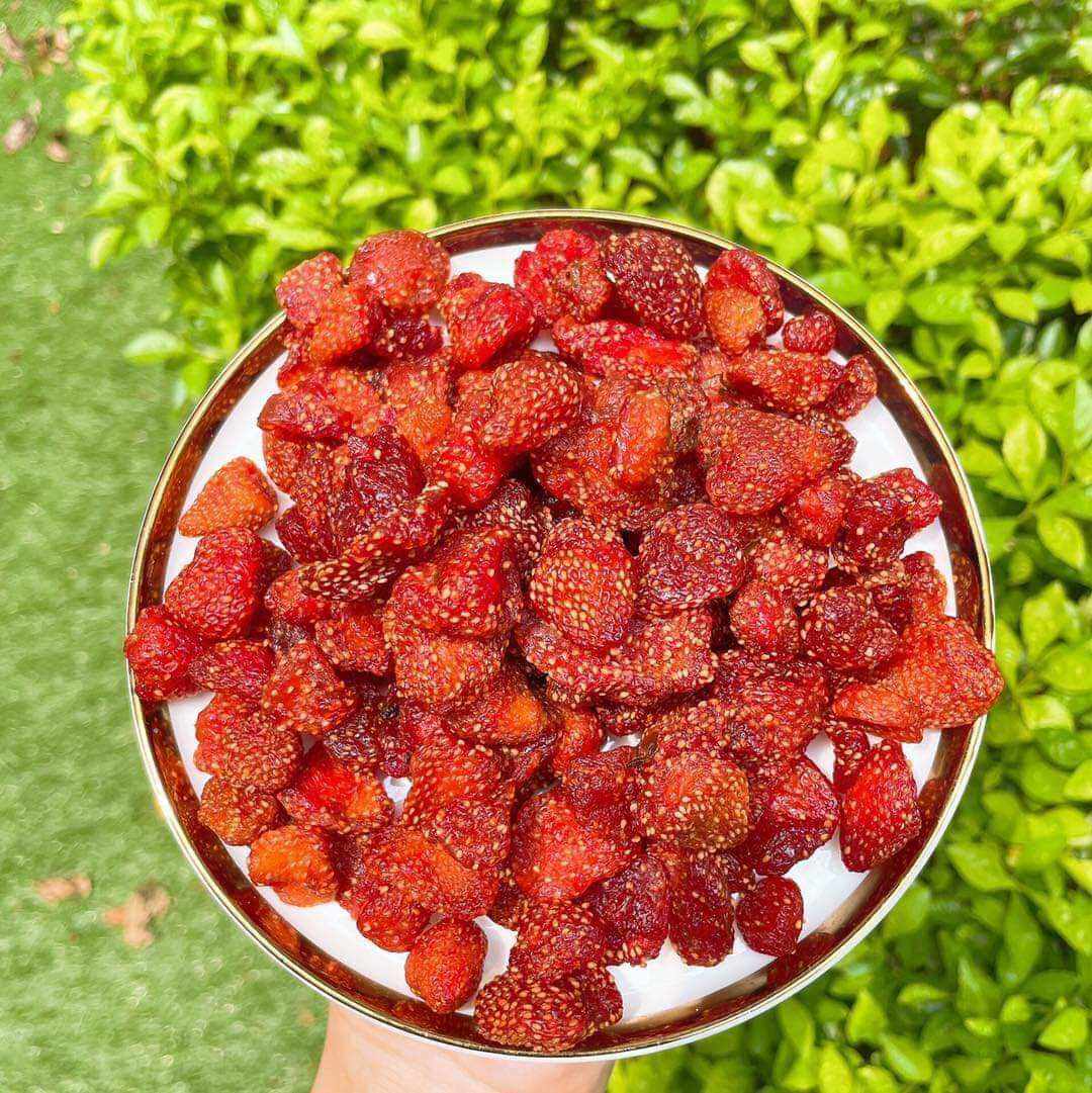 DÂU TÂY SẤY DẺO ĐÀ LẠT HŨ 300G