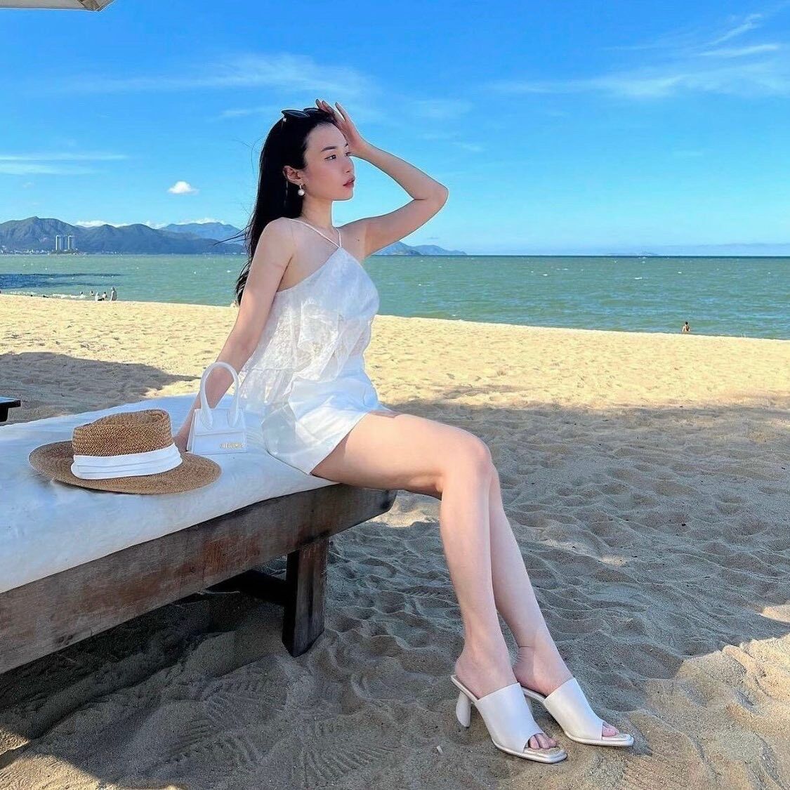 Guốc Trơn Basic Mũi Vuông Gót Trụ