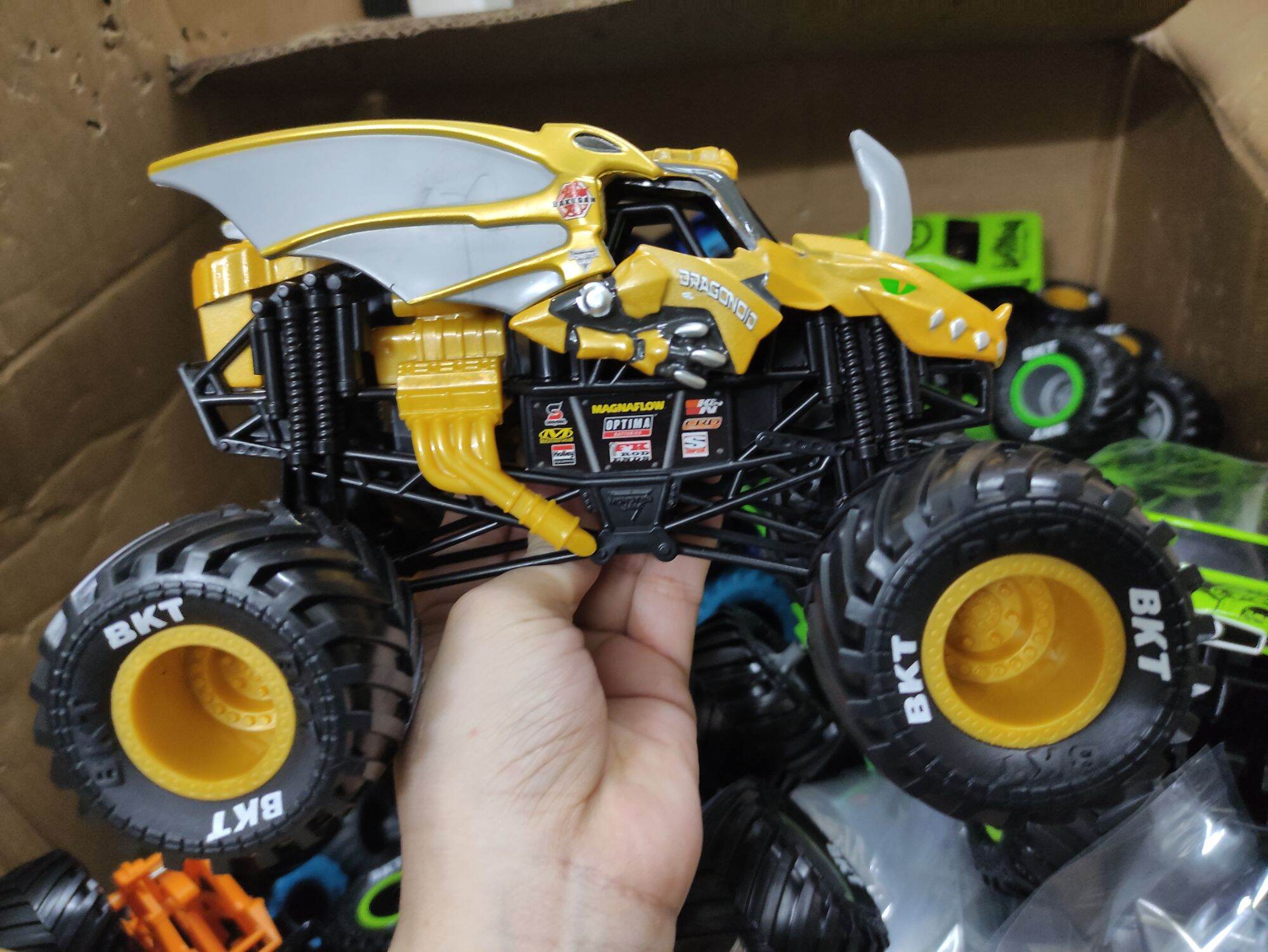 Xe Monster Jam Grave Digger màu đỏ mới về