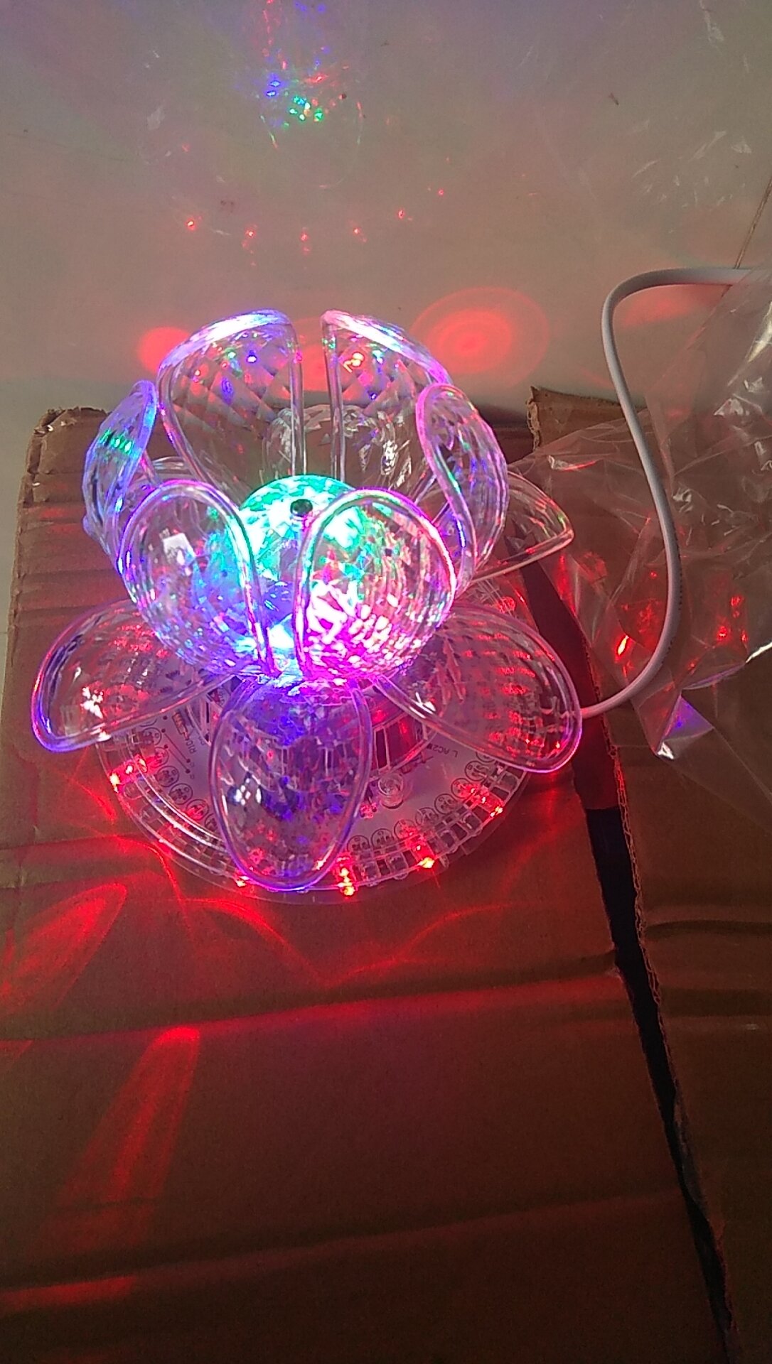 [HCM]Đèn Led Bông Sen Quay 7 Màu  ShopAnhThu