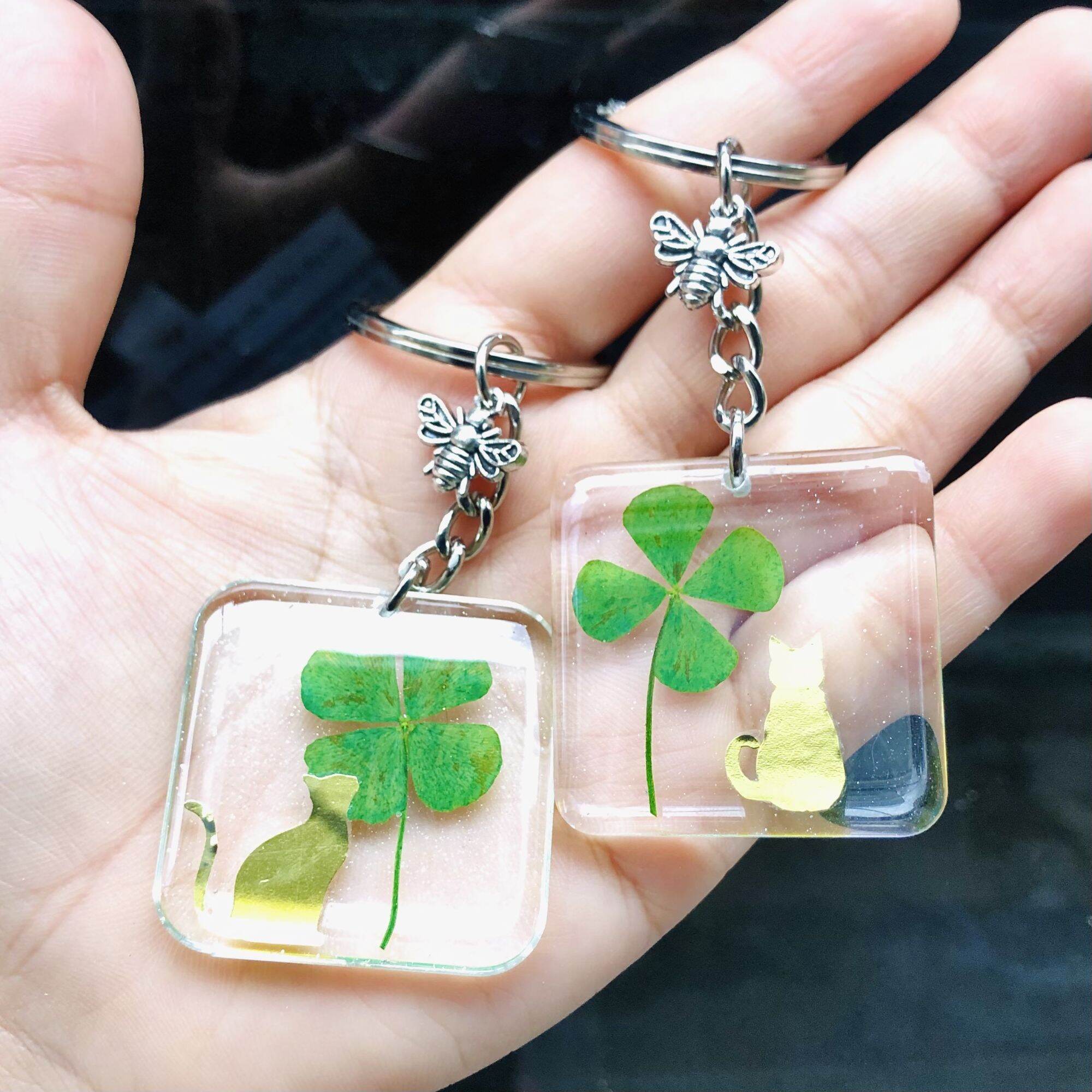Móc khóa Cỏ 4 lá may mắn(thêm tên theo yêu cầu )