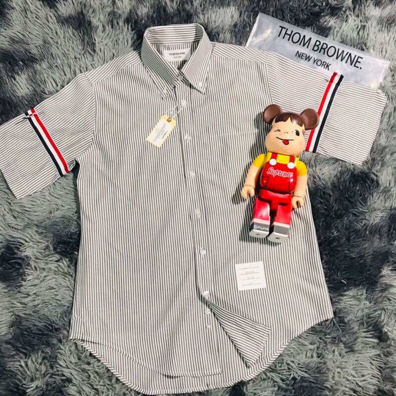 Áo sơ mi thom brown tay ngắn sọc xám ,tay vải ford