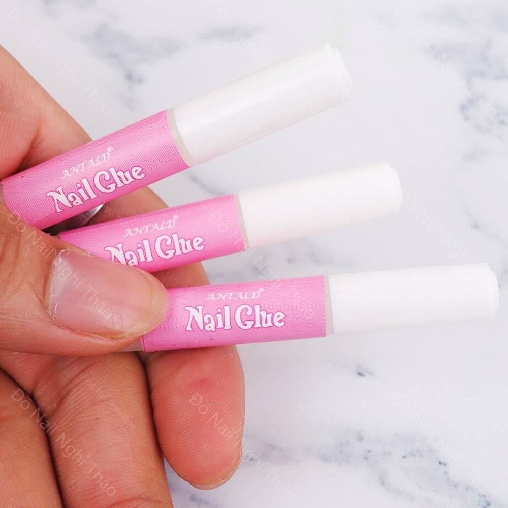 Set 2 chai keo dán móng ( mỗi chai 2g)