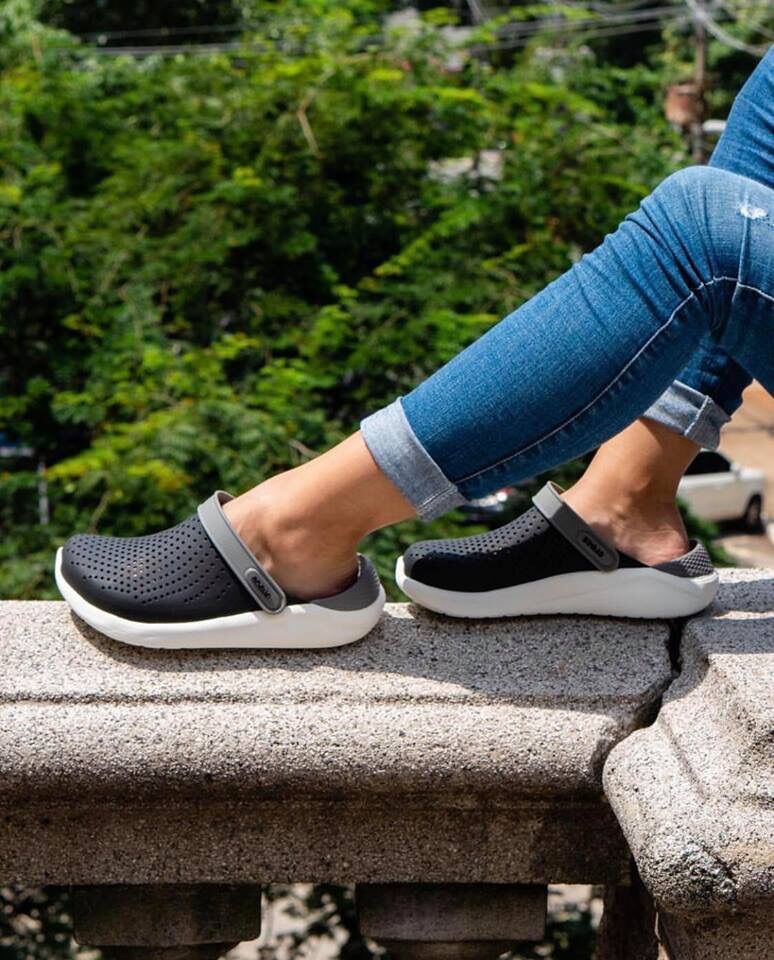 Sục nhựa Cross Literide (Black / Smoke)