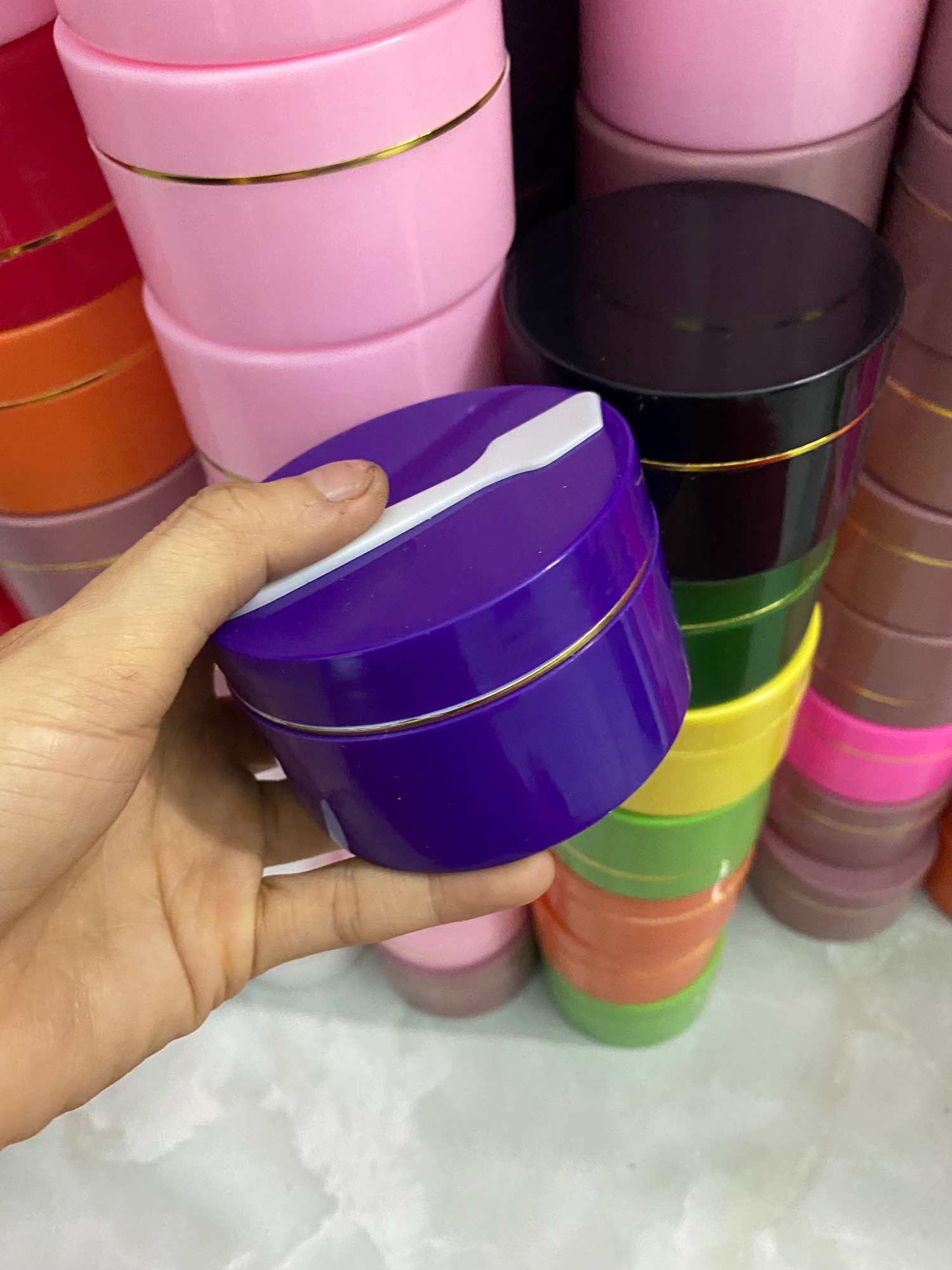 Hủ 100gr-màu tím-tặng muỗng múc kem