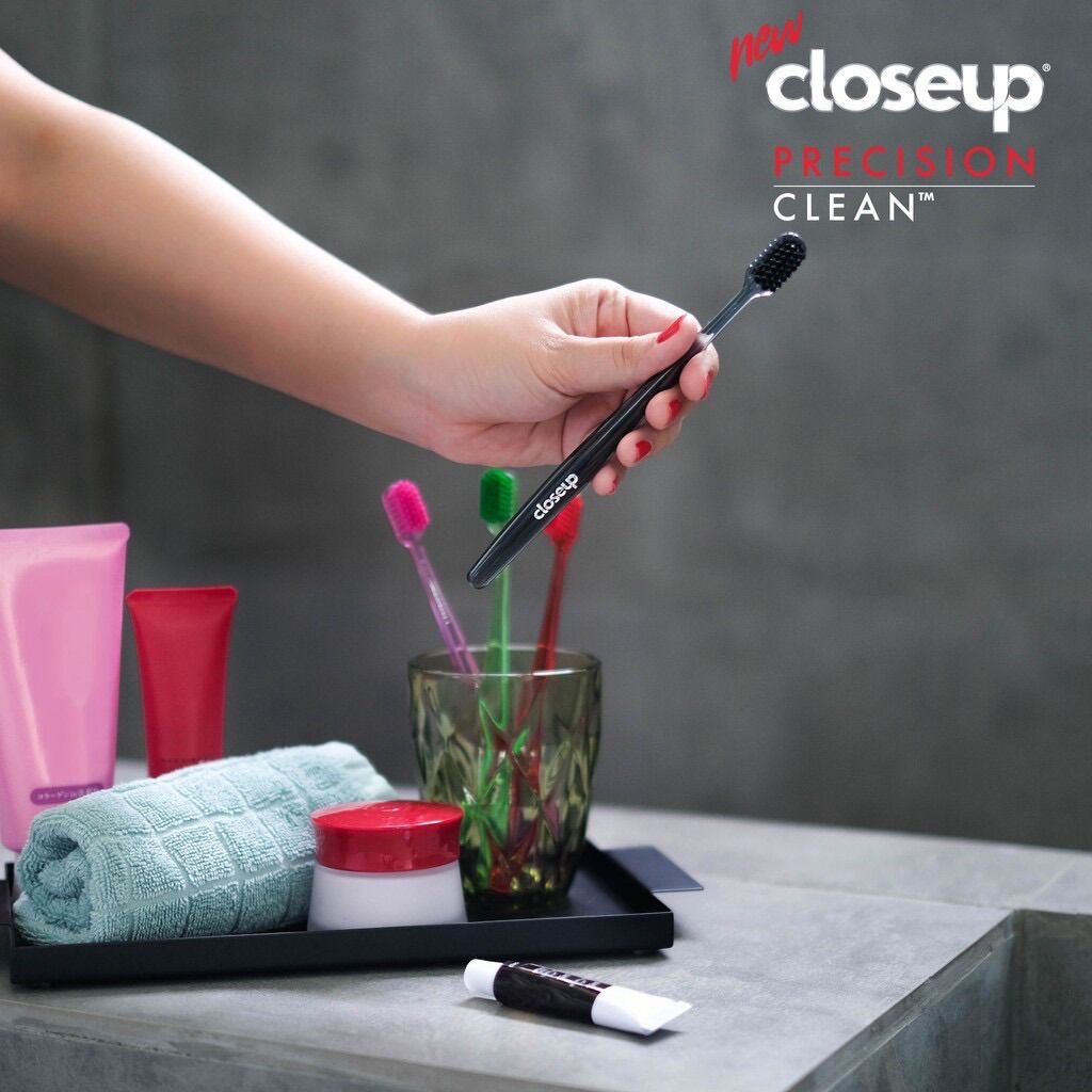 Bàn chải Closeup Precision Clean
