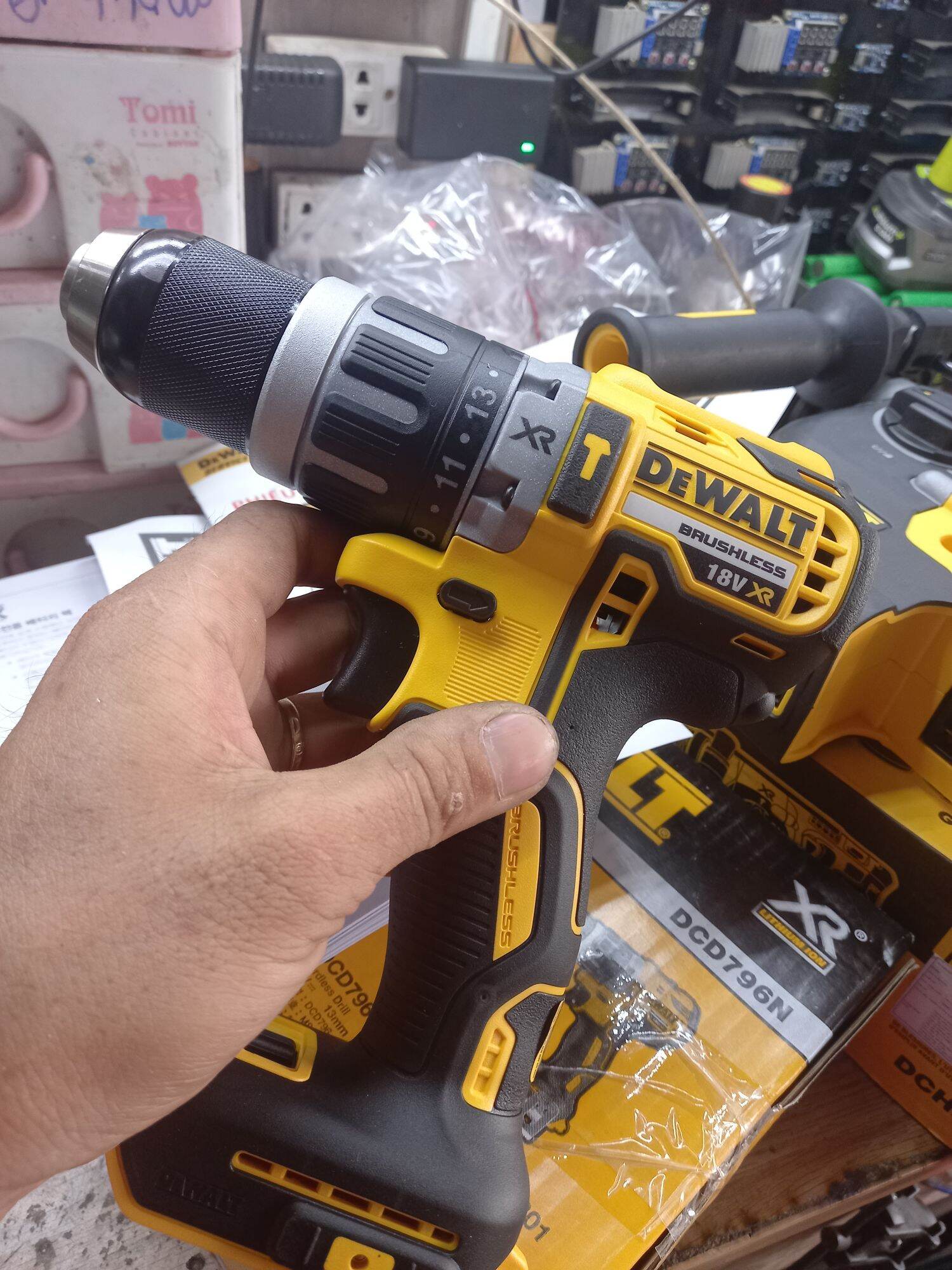 khoan  DEWALT DCD796 ( thân máy)