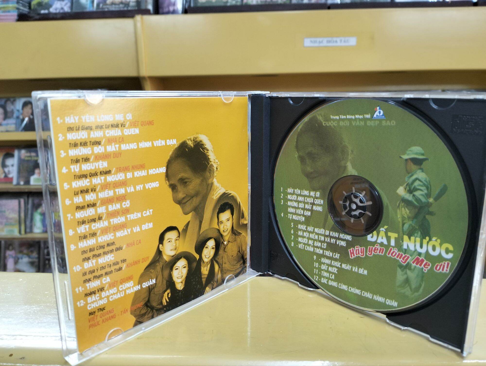 CD - Đất nước - Hãy yên lòng Mẹ ơi !