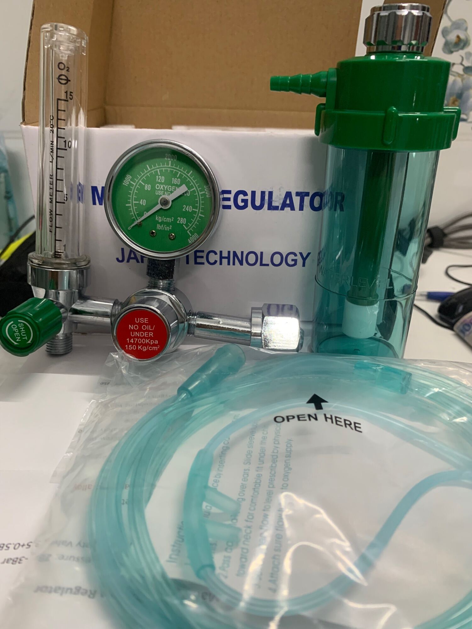 Đồng hồ oxy y tế đo áp suất bình khí Medical Regulator Japan Technology