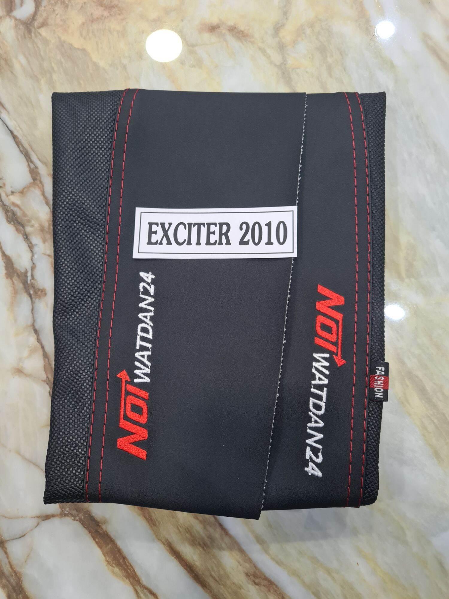 Áo yên xe exciter 2010 2008 2009 2010 vv... da yên thêu hông 2 bên viền may chỉ đỏ da yênthun thái mịn hàng đẹp loại 1 đb vv...