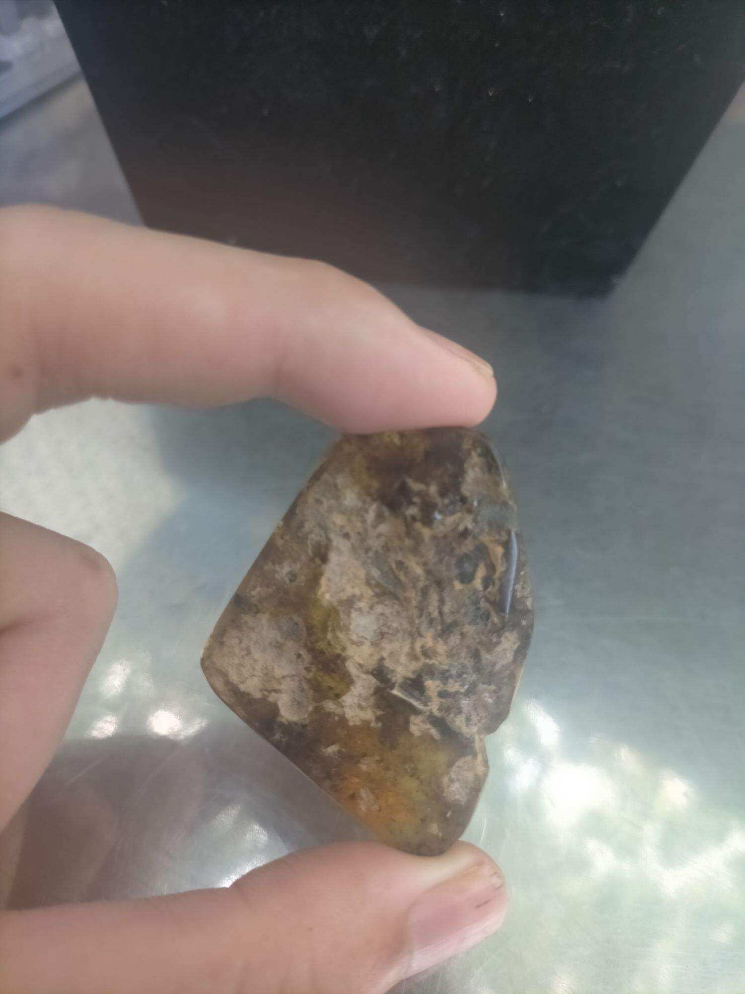 hổ phách tự nhiên , hàng tự nhiên không qua xử lý. bao kiểm định tại Sài Gòn. hổ phách dominica , myanmar , baltic của Aok