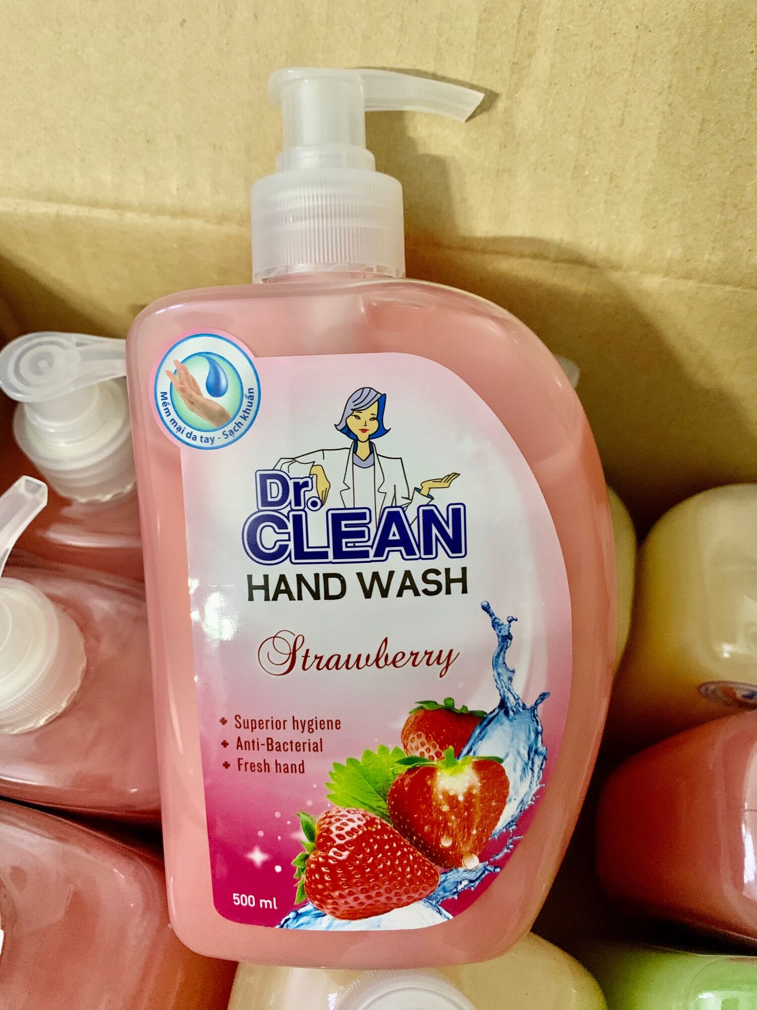 Sữa rửa tay sạch khuẩn Dr.Clean hương dâu 500ml