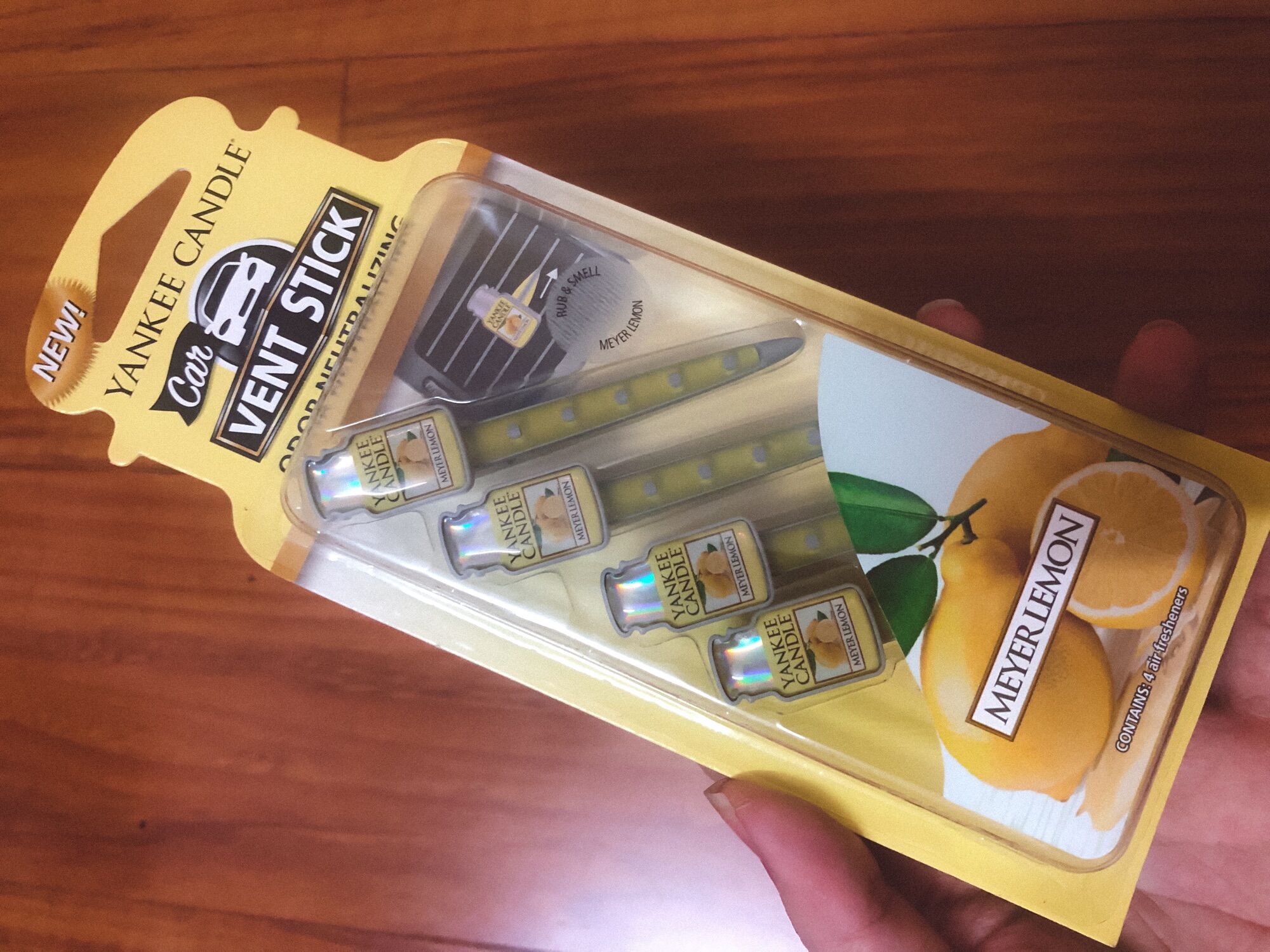 Que thơm xe hơi Yankee Candle Car Vent Stick
