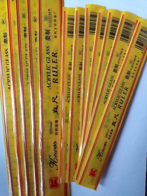 5 cái thước kẻ nhựa cứng