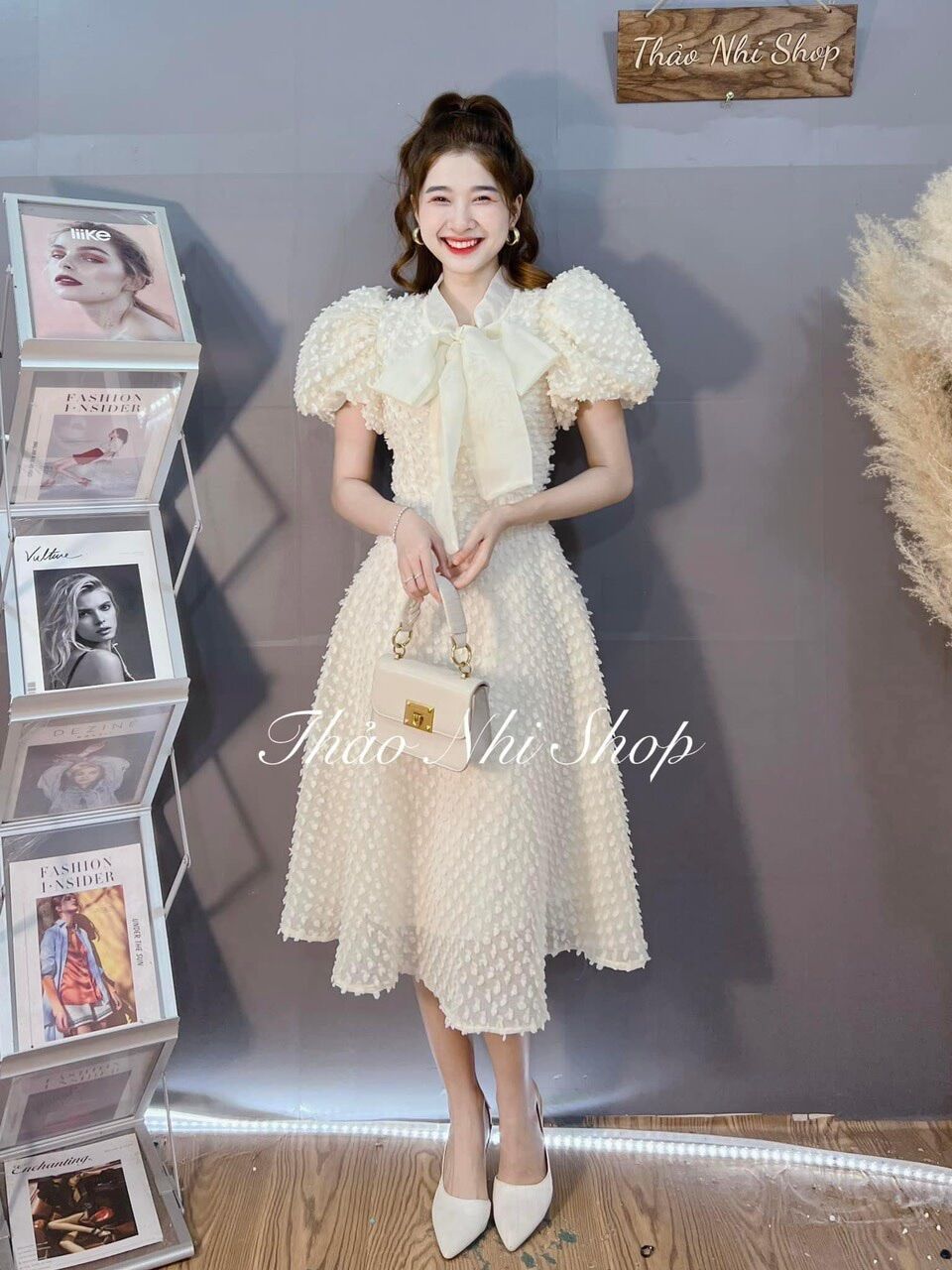 Đầm maxi bi lông cổ trụ phối nơ. Đầm dự tiệc tay dáng xoè qua gối. Vây maxi bi lông có lót kèm mút