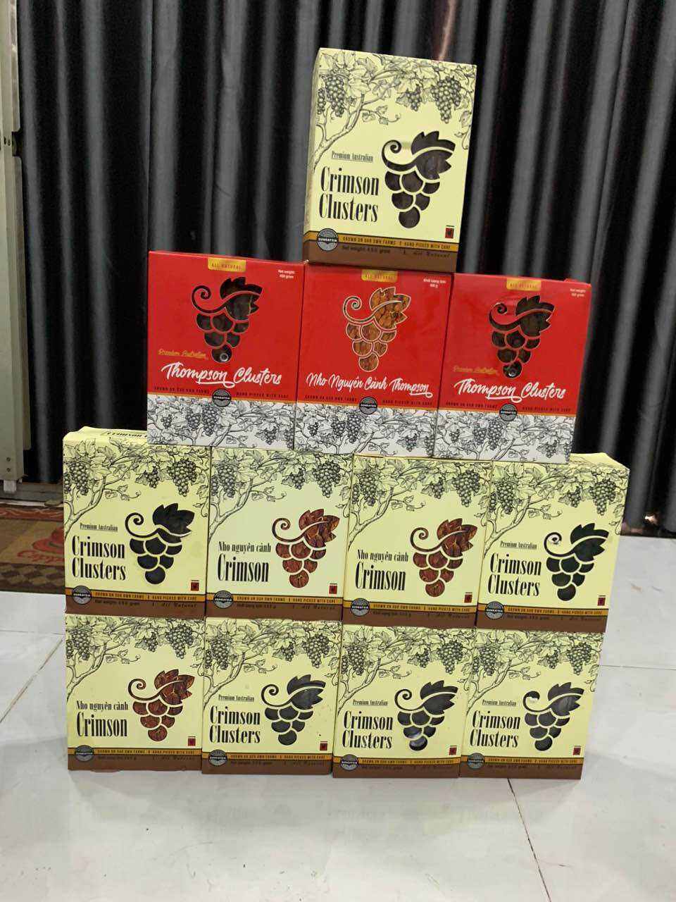 Nho khô nguyên cành Úc Crimson Sunraysia 450 gram