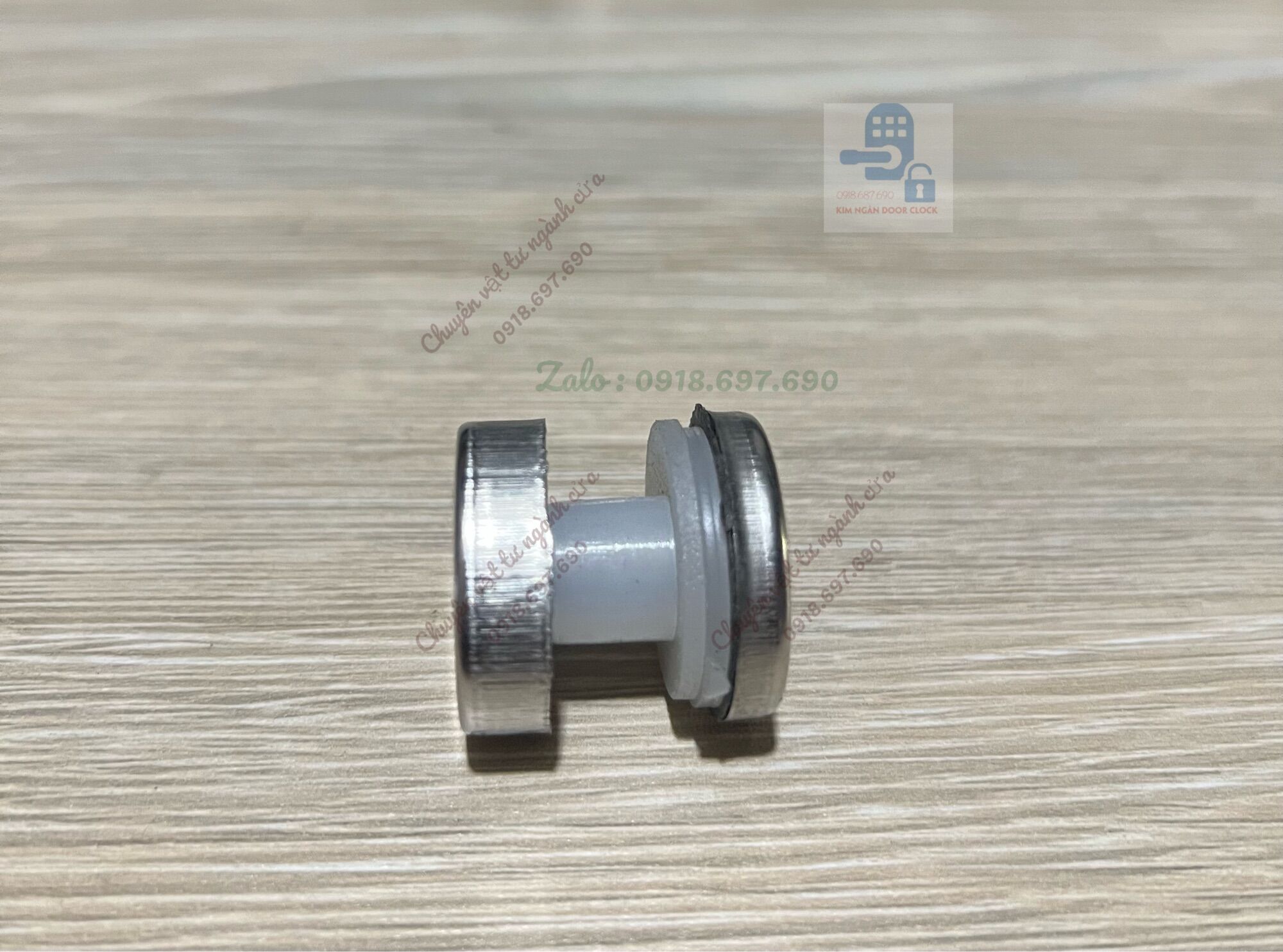 2 con Ốc kính tay trụ cầu thang lan cang