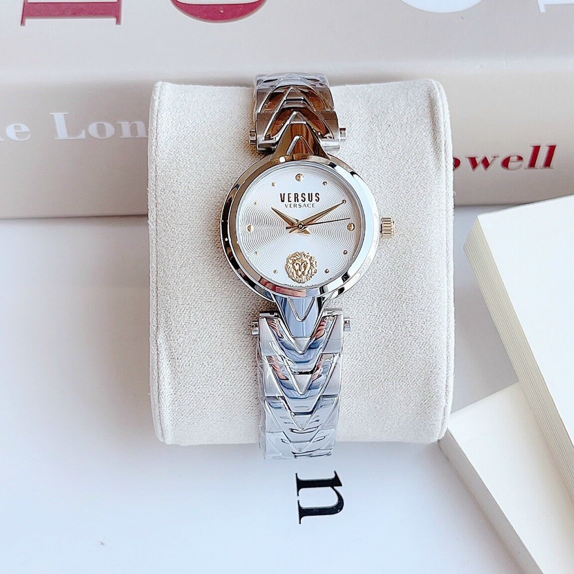 Đồng hồ nữ Versus, size 30mm