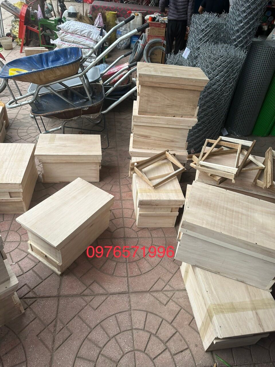 Thùng nuôi ong nội tiêu chuẩn tặng kèm ván ngăn