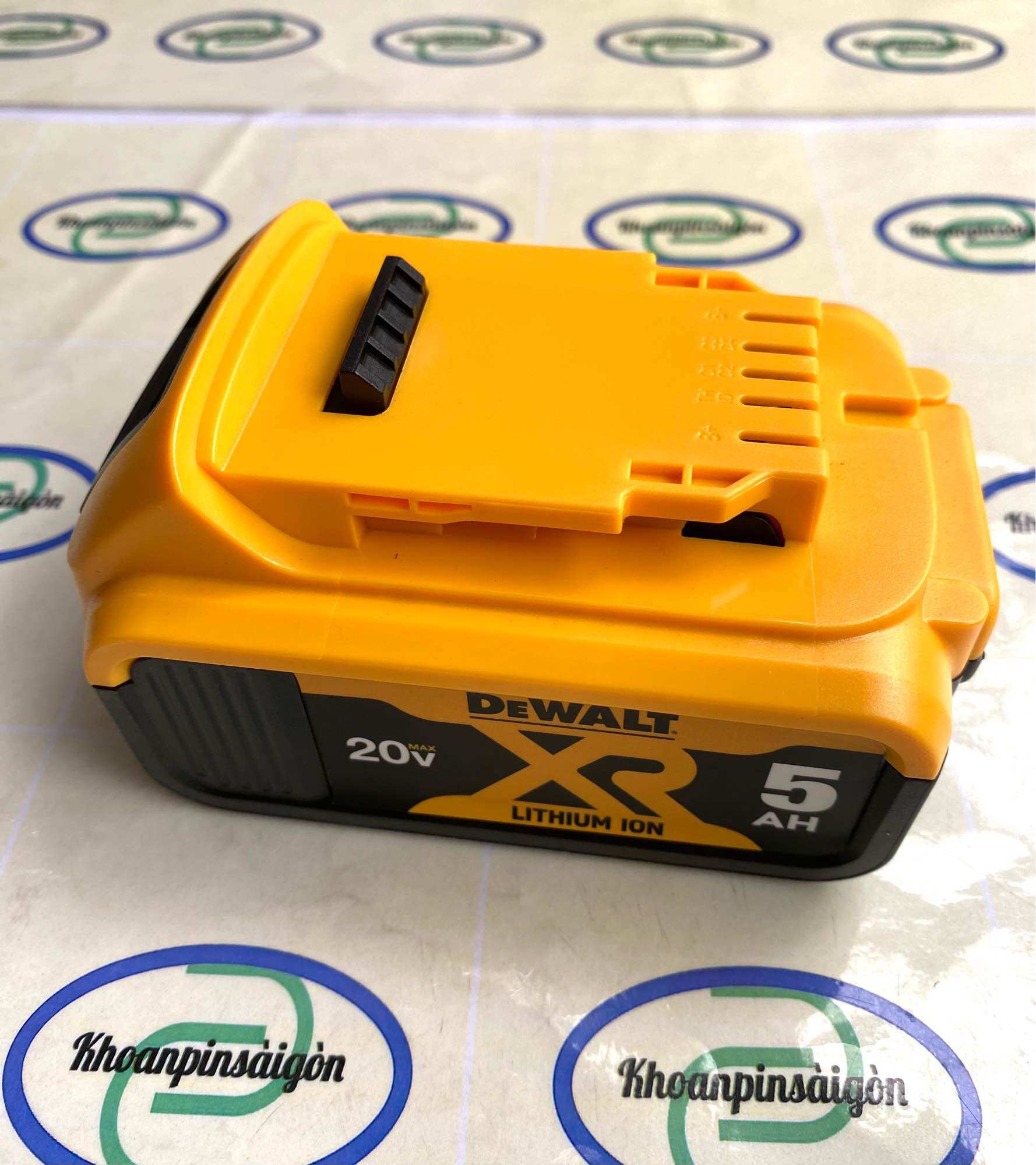 Pin đóng dewalt 20V 4ah- 5ah dùng cho máy hãng