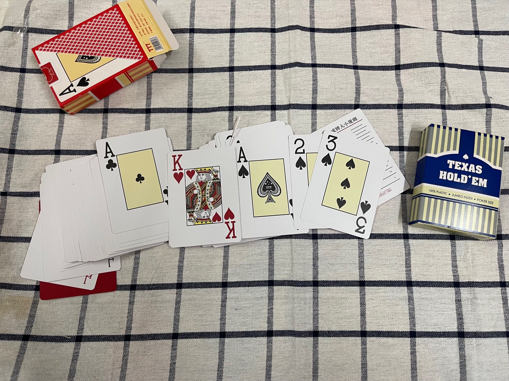 bài tây poker plastic texas hold’em có lá chặn đỏ