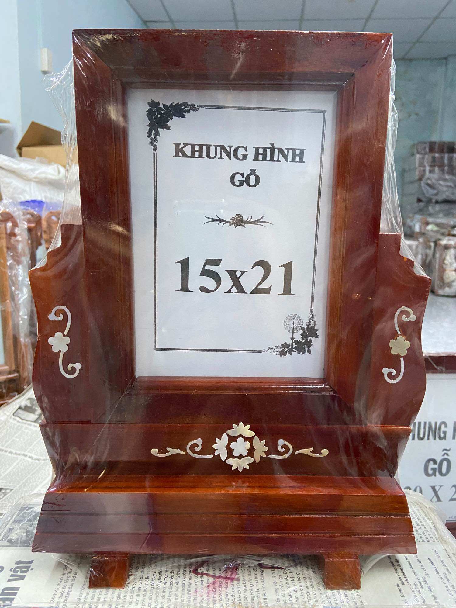 KHUNG HÌNH GỖ TRÀM CẨN XÀ CỪ