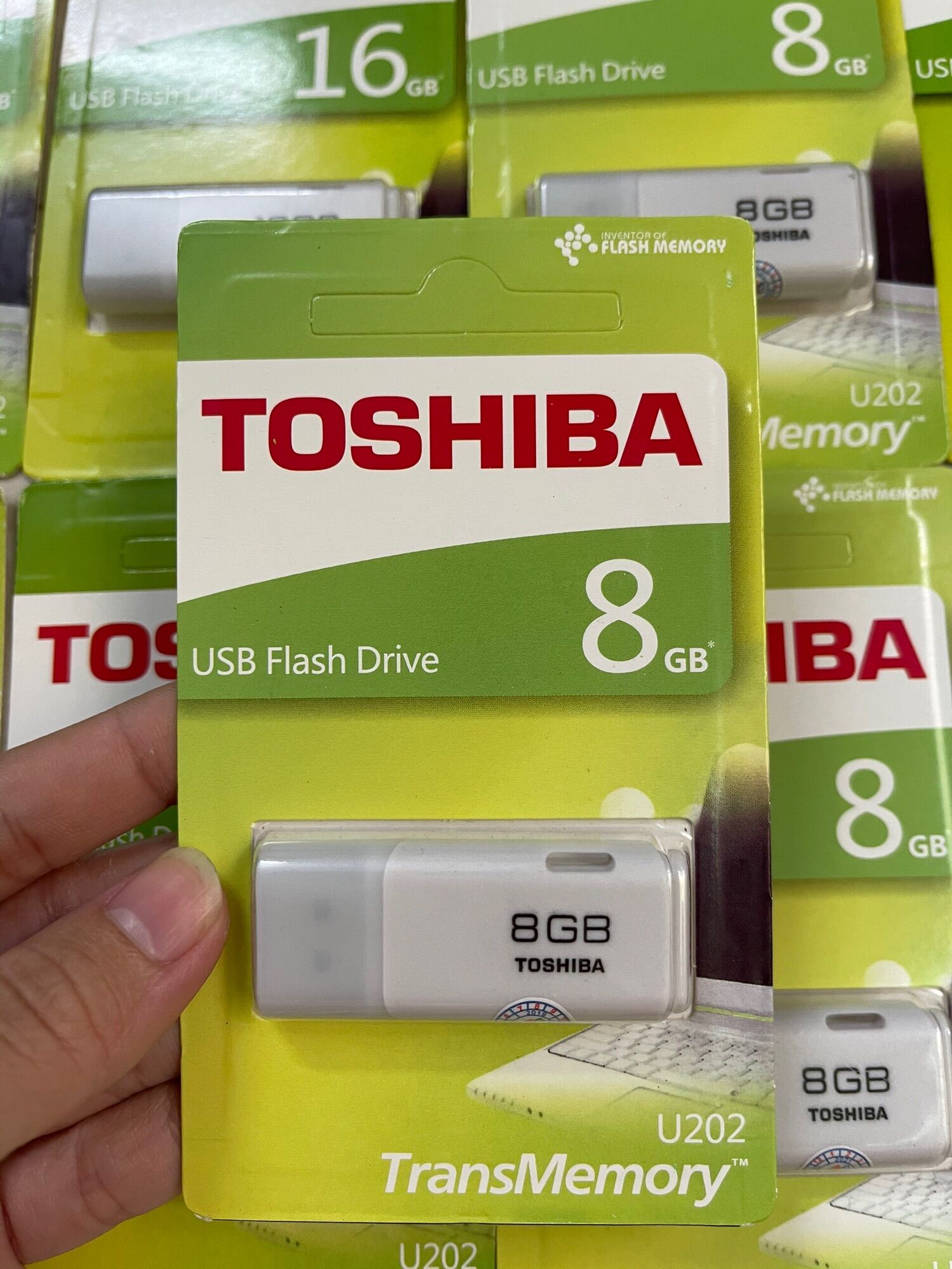 USB TOSHIBA VỎ NHỰA 2.0 4GB/8GB/16GB/32GB Chính Hãng - BH 12 tháng