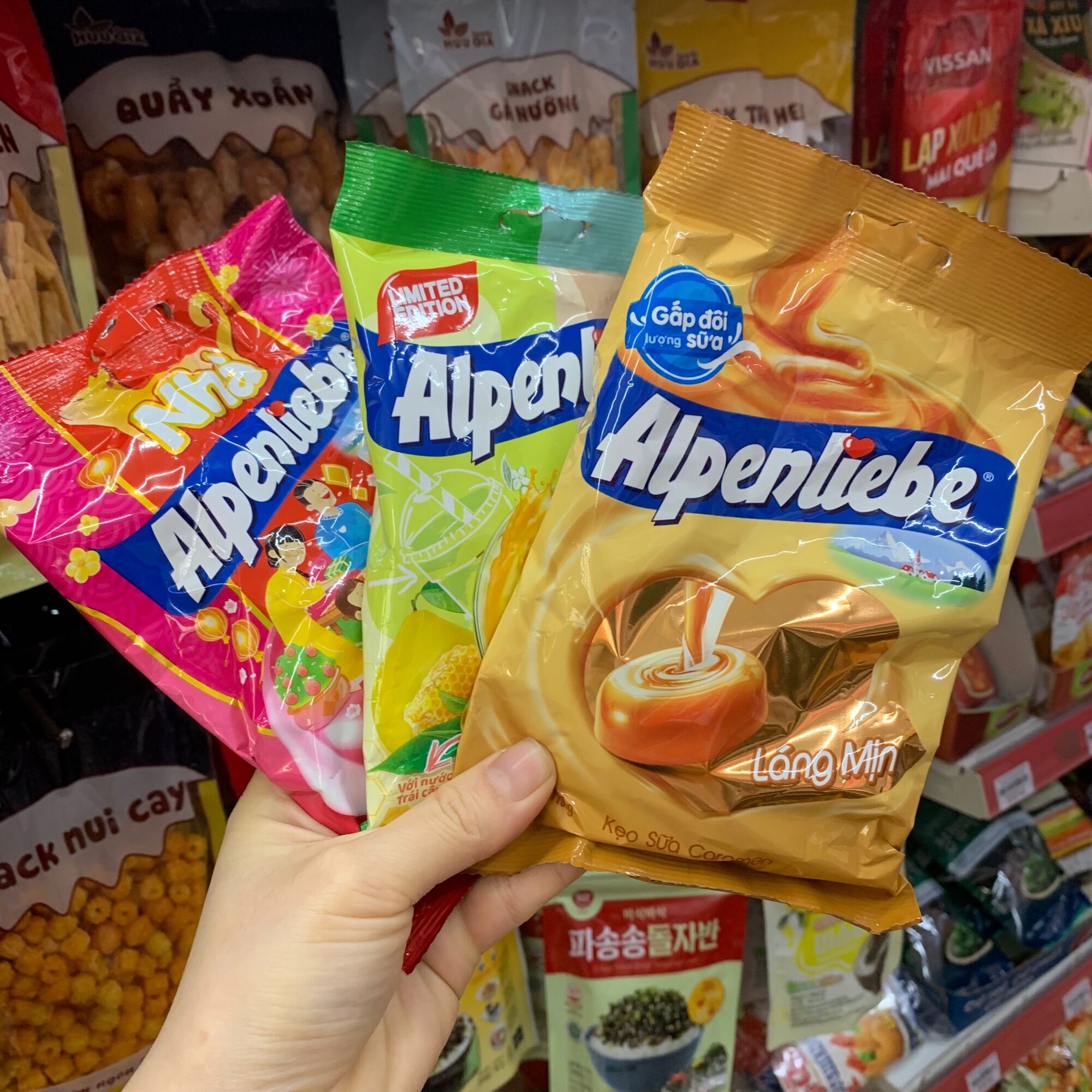 Kẹo Alpenliebe hương caramen, dâu kem, xoài muối ớt gói 84g