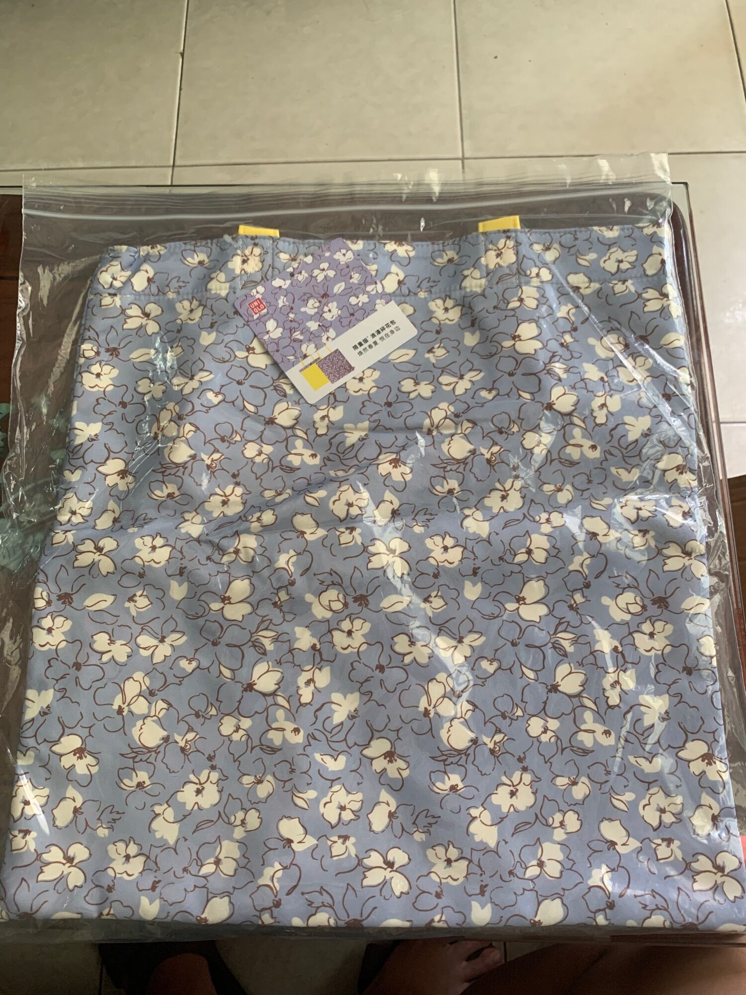 Túi đeo vai, túi mua sắm hiệu Uniqlo