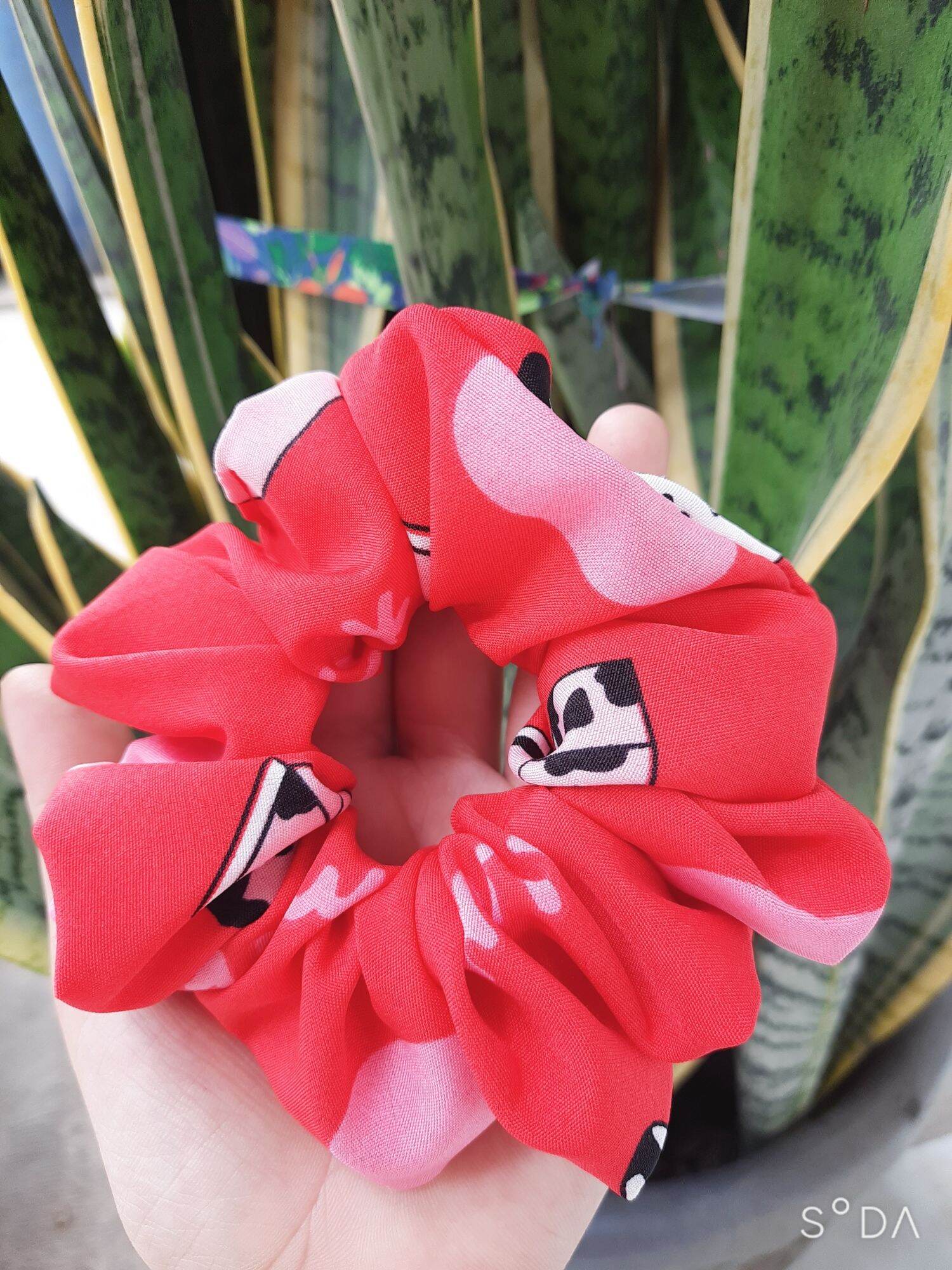 Cột tóc Scrunchies bò sữa