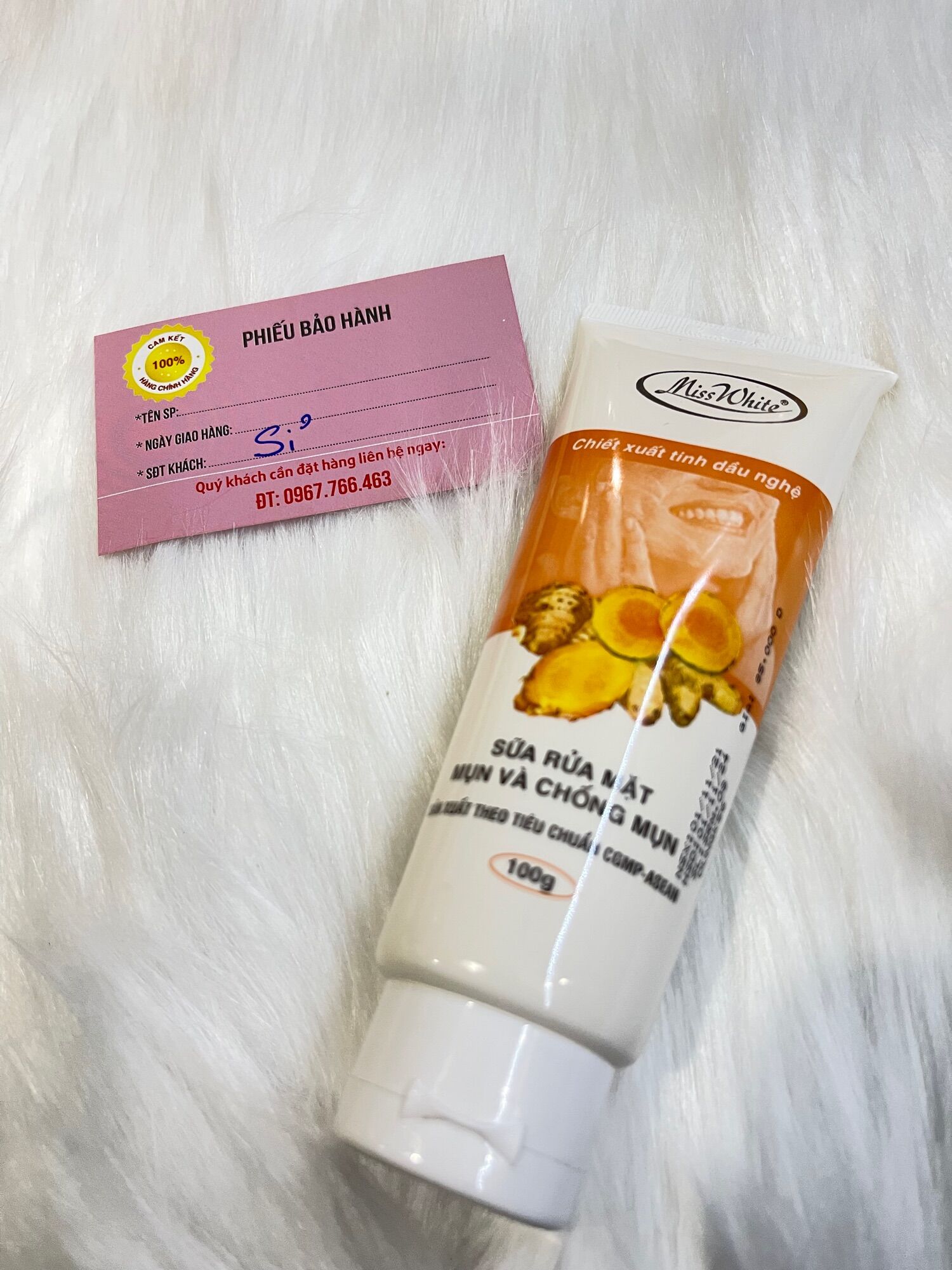 Sữa rửa mặt nghệ hết mụn, trắng da Miss White 100ml