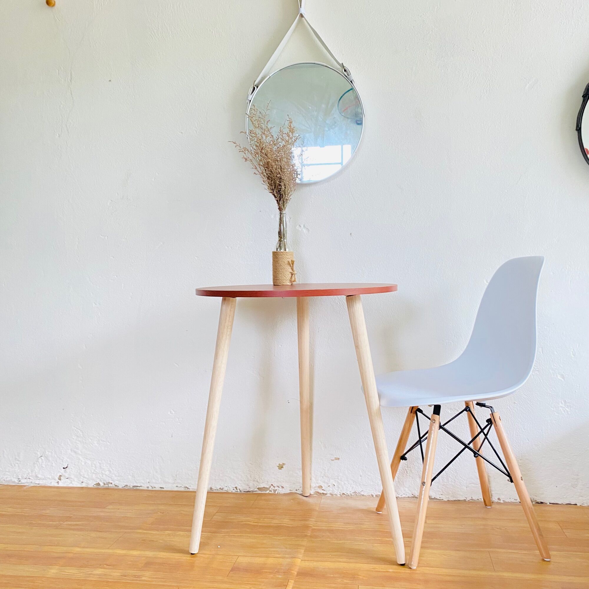 Bàn Ăn Mặt Ván Đỏ Hình Tròn Chân Gỗ Cao 75cm