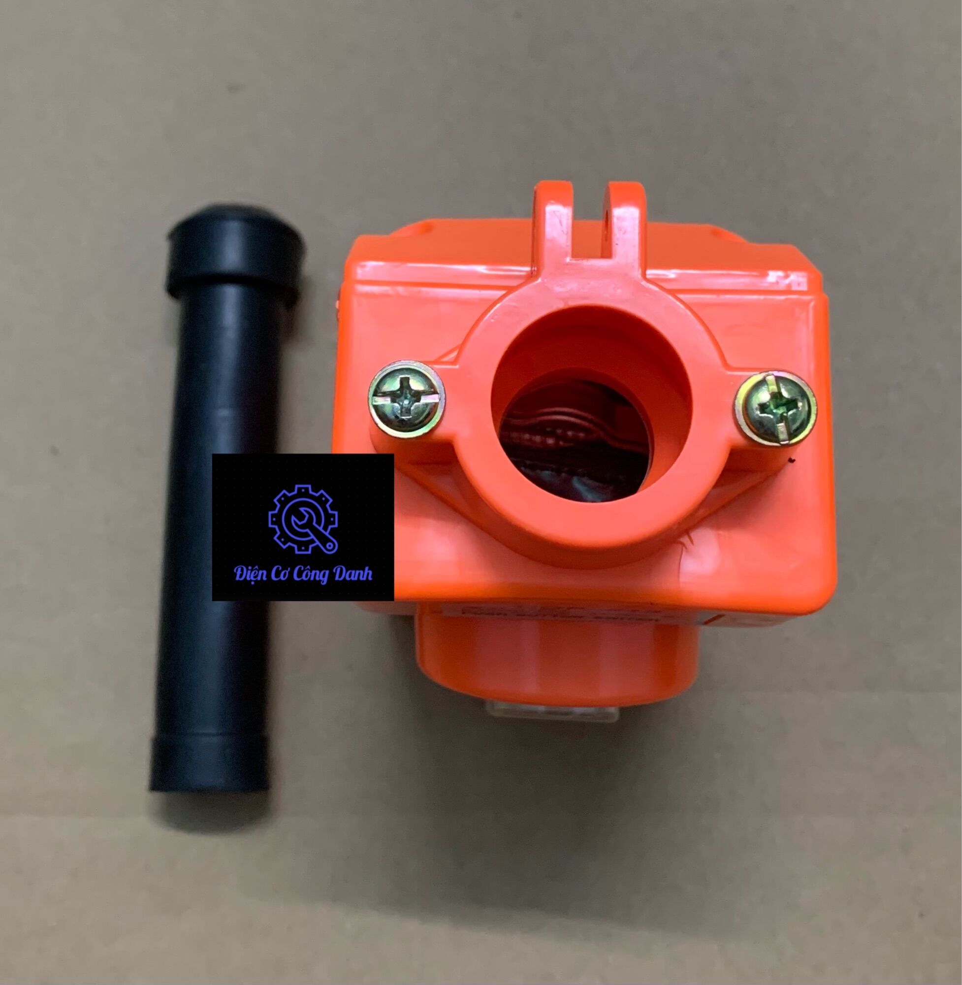 Công tắc vuông (cam) 30A lắp máy tời các loại