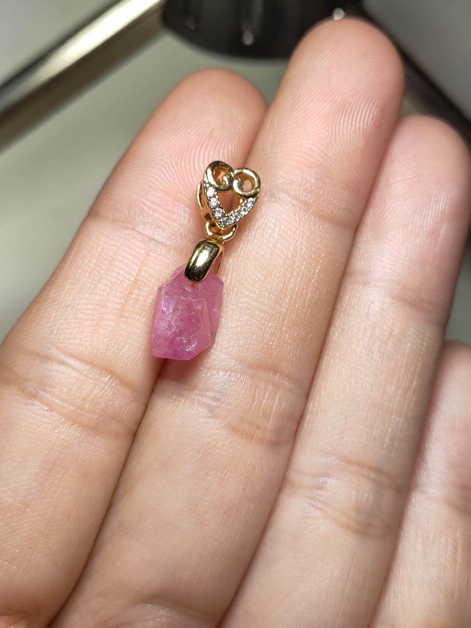 595- Mặt dây chuyền Tinh Thể Ruby chốt bạc xi vàng (Thiên Nhiên)