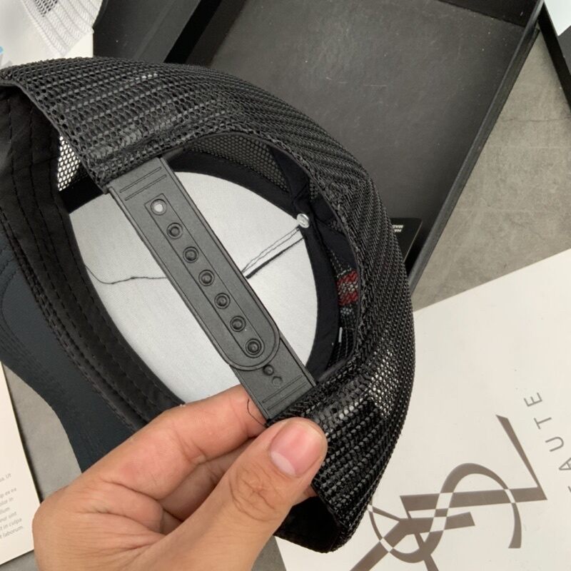 Nón kết lưỡi trai DSQUARED phối lưới cực đẹp thời trang