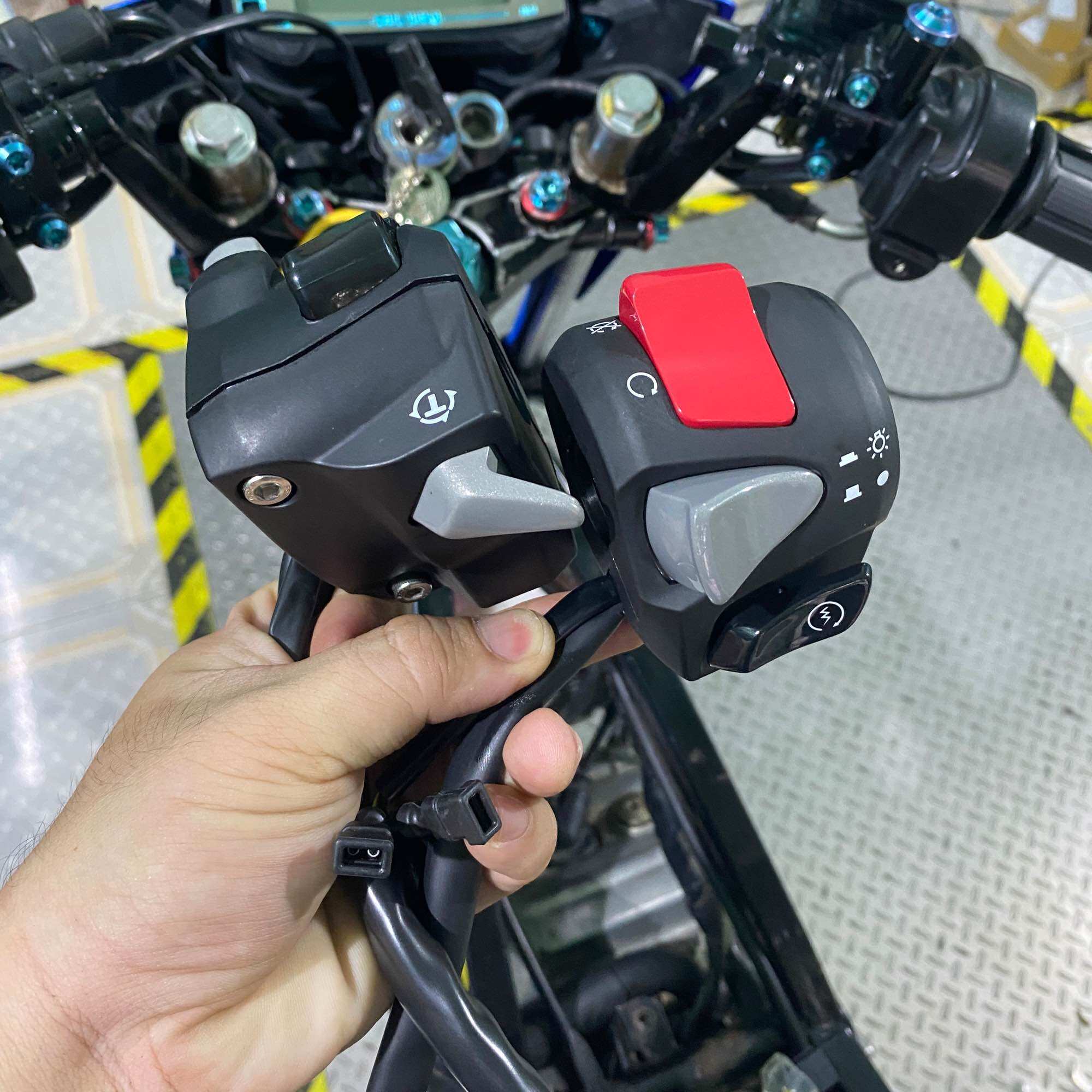 [CHÍNH HÃNG] Cùm CB650, Cùm PCX Hybrid