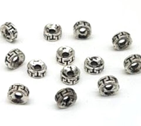 Charm chăn hạt khắc chữ Vạn quyền năng bạc thái