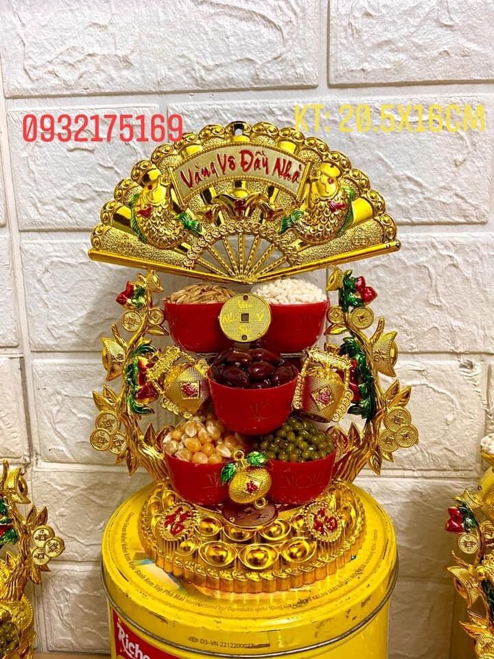 Tháp tỏi ngũ đậu ly đỏ quạt vàng