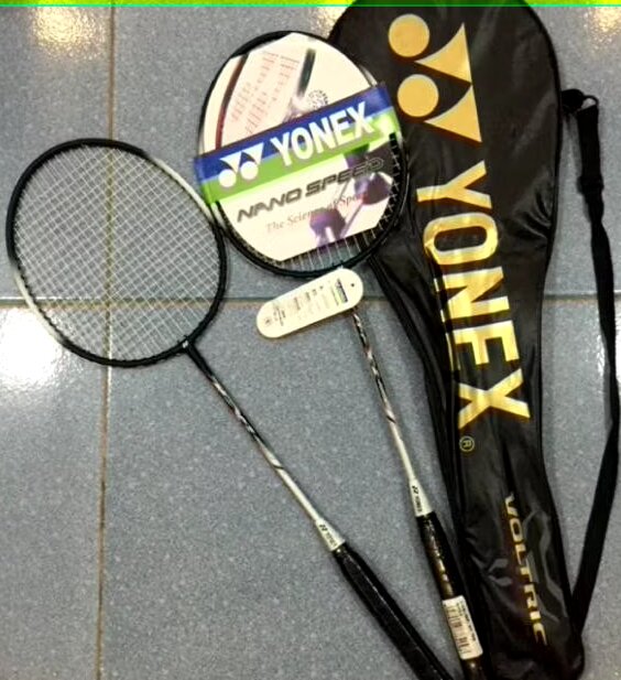 1 đôi vợt yonex