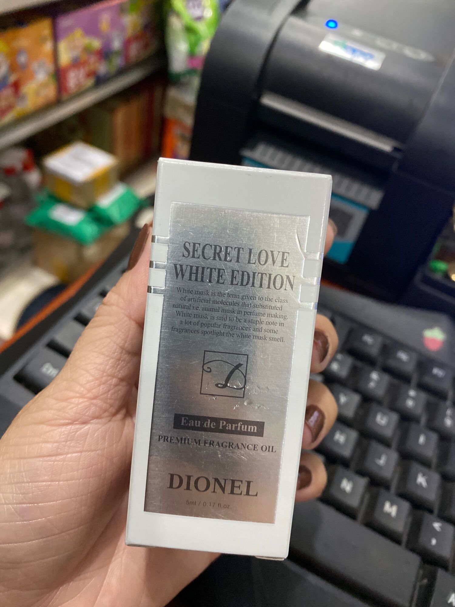 Nước hoa vùng kín Dionel 5ml ( trắng/ đen) - Korea