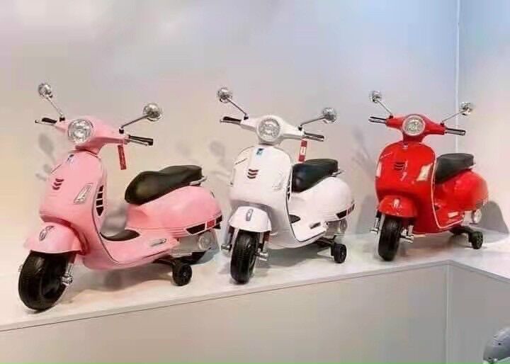 XE MÁY ĐIỆN TRẺ EM KIỂU DÁNG XE VESPA CỔ SIÊU ĐẸP CHO TRẺ TỪ 2 TUỔI ĐẾN 4 TUỔI